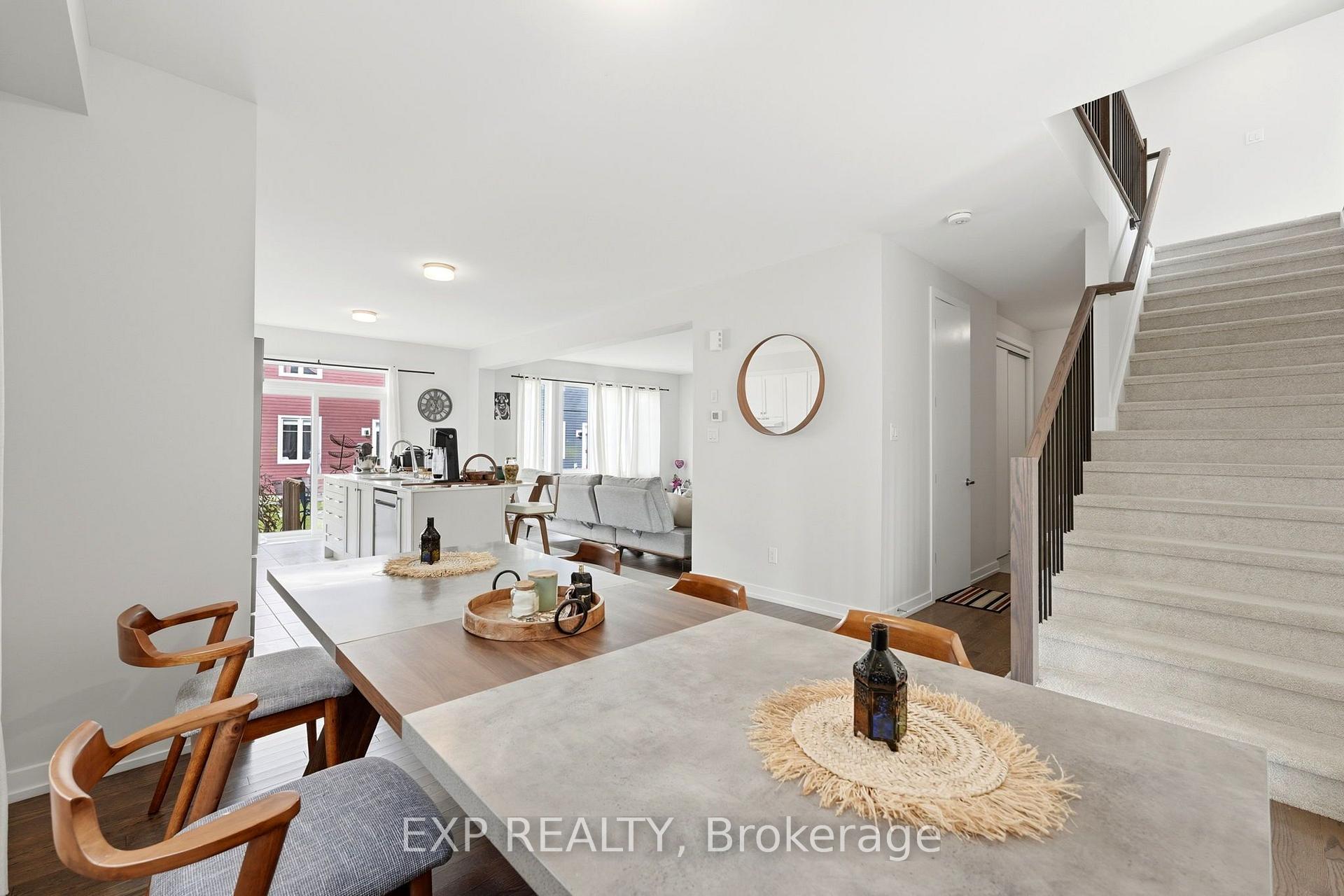 Photo 13 of 104 Hackamore Crescent, Ottawa, Richmond — HOMEH