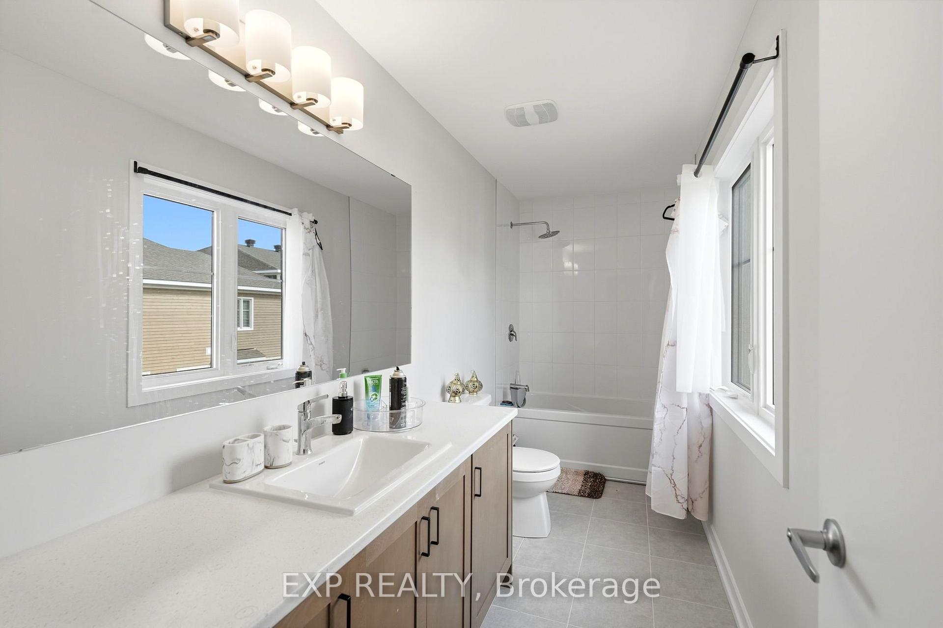 Photo 17 of 104 Hackamore Crescent, Ottawa, Richmond — HOMEH