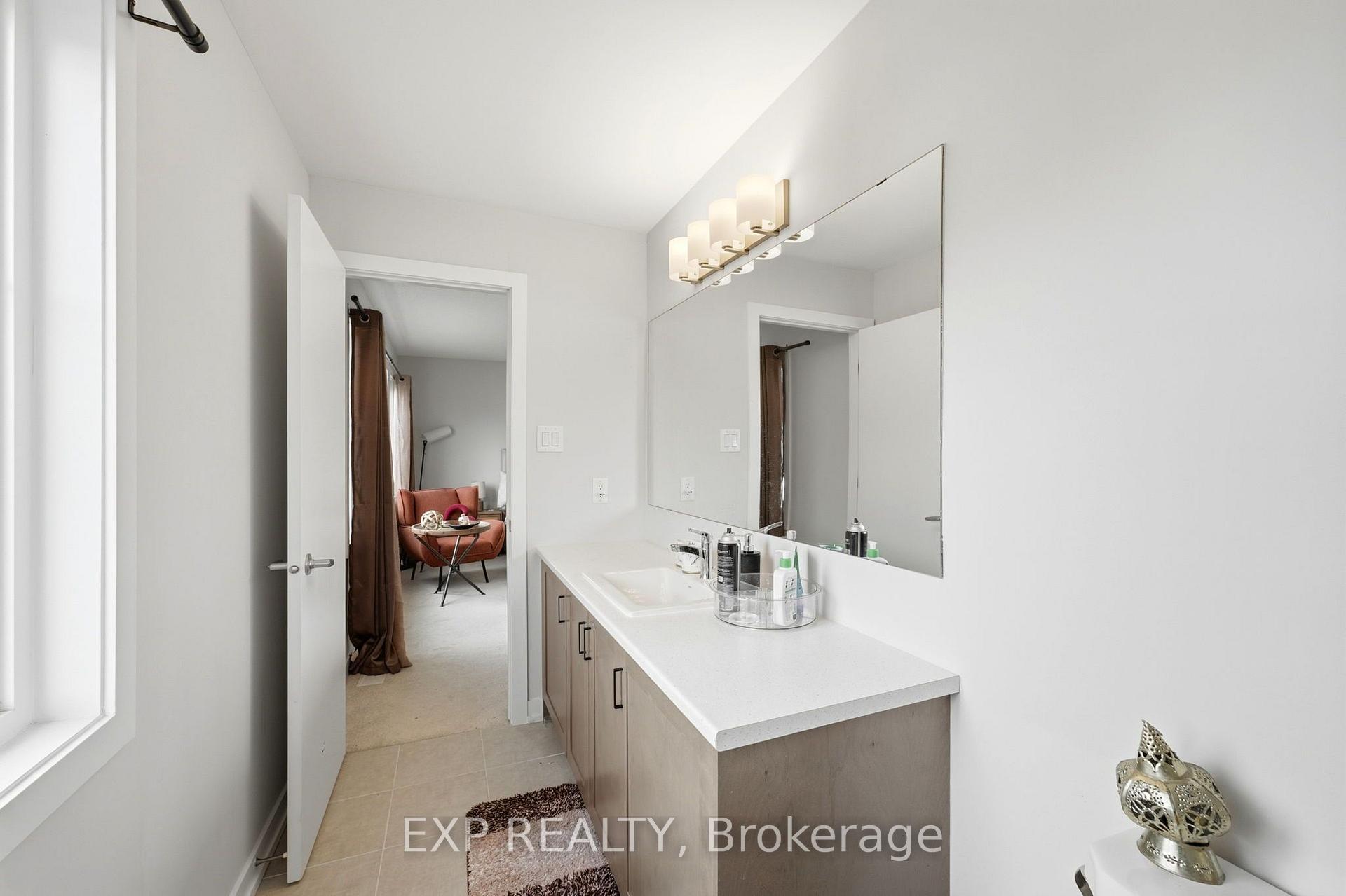 Photo 18 of 104 Hackamore Crescent, Ottawa, Richmond — HOMEH