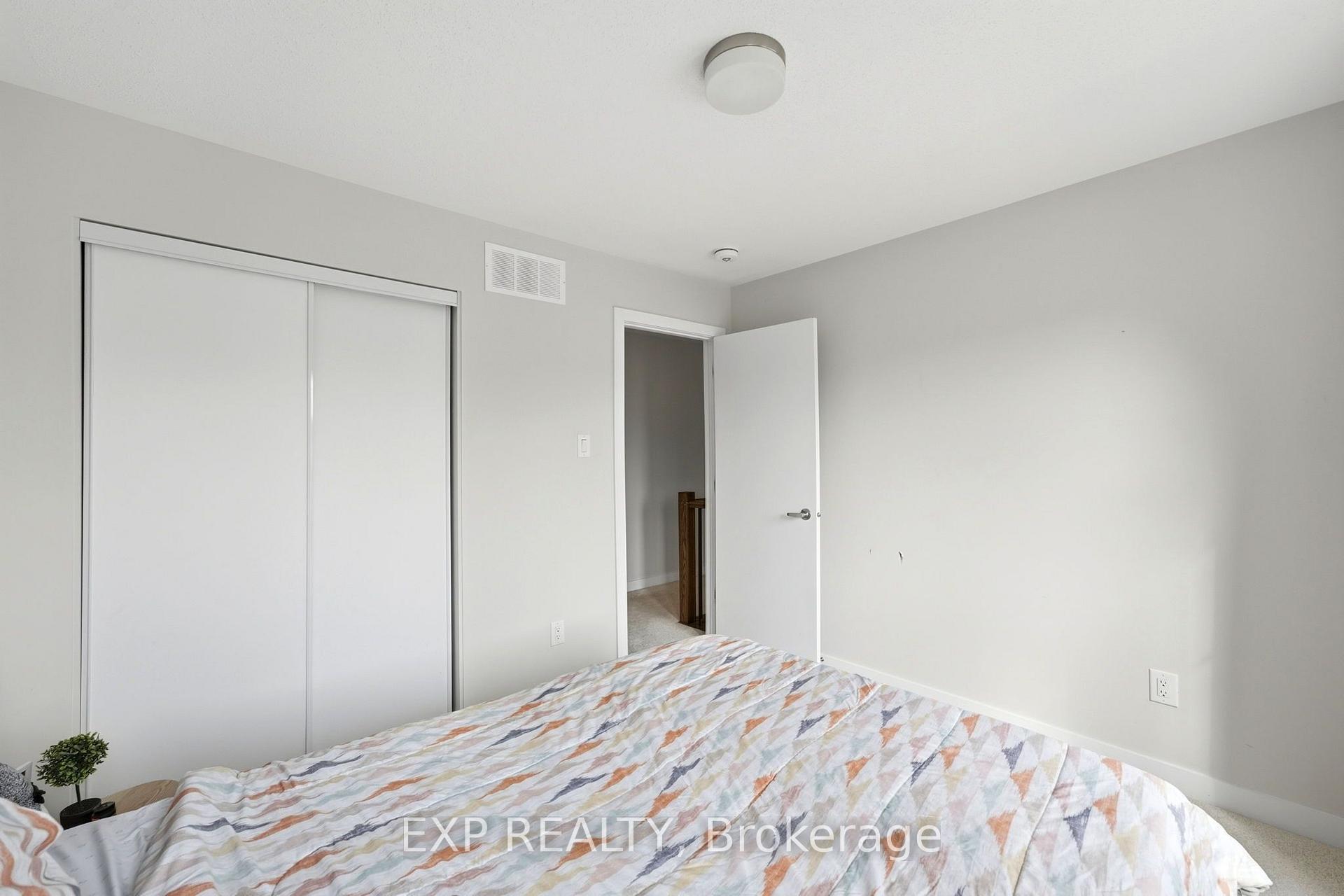Photo 19 of 104 Hackamore Crescent, Ottawa, Richmond — HOMEH