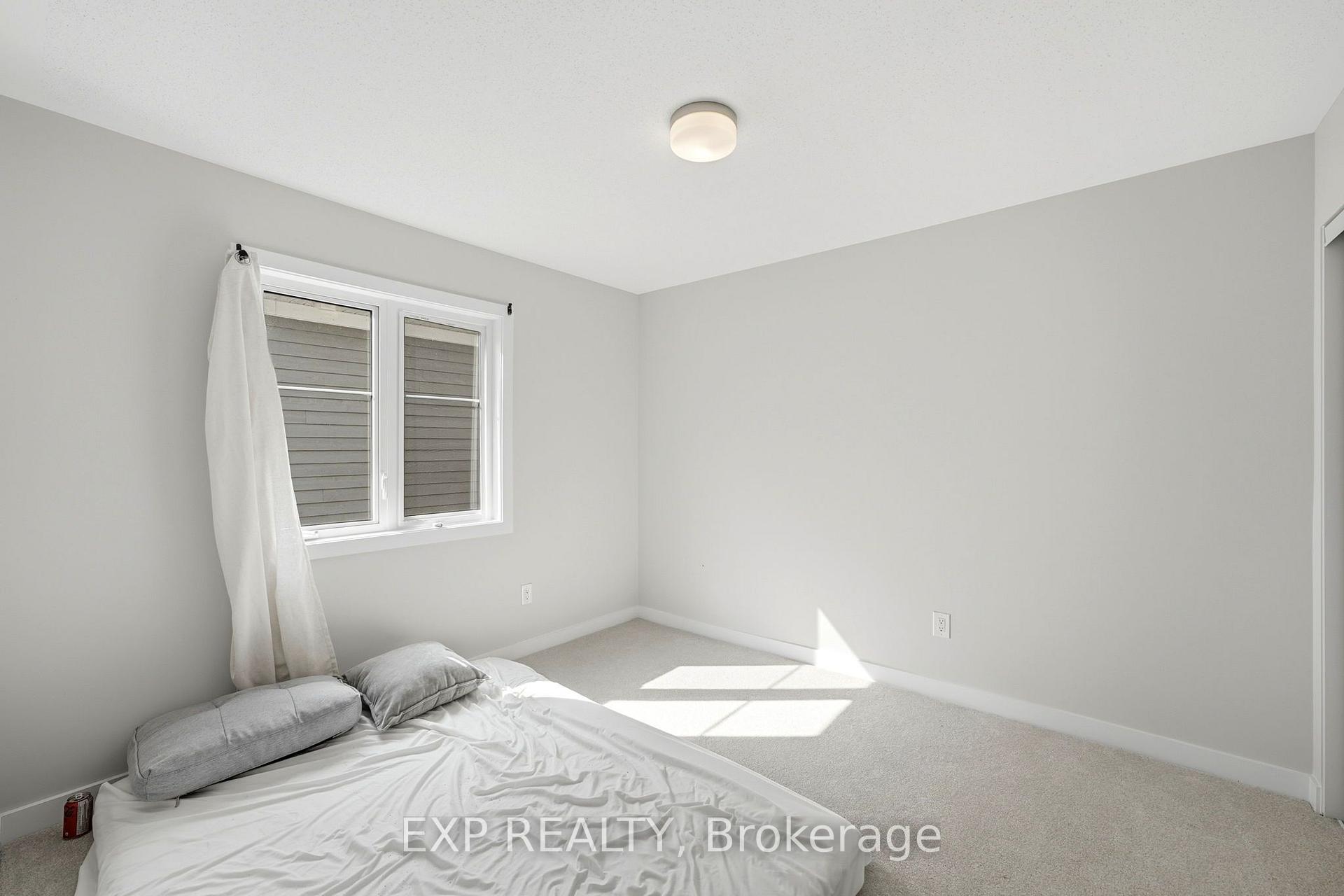 Photo 20 of 104 Hackamore Crescent, Ottawa, Richmond — HOMEH