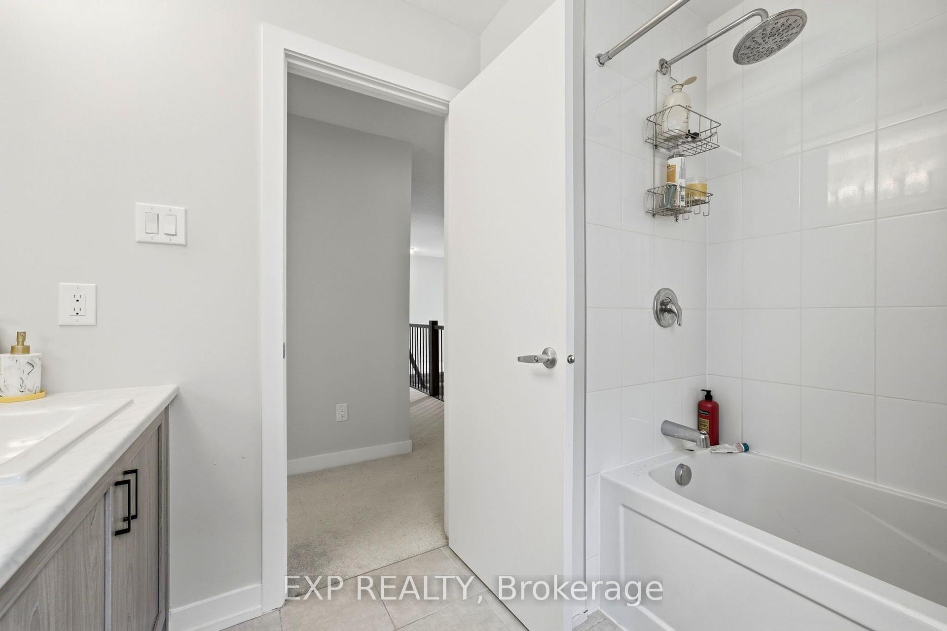 Photo 25 of 104 Hackamore Crescent, Ottawa, Richmond — HOMEH