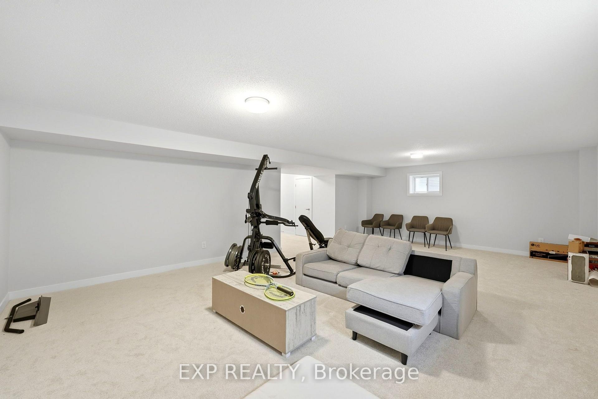 Photo 31 of 104 Hackamore Crescent, Ottawa, Richmond — HOMEH