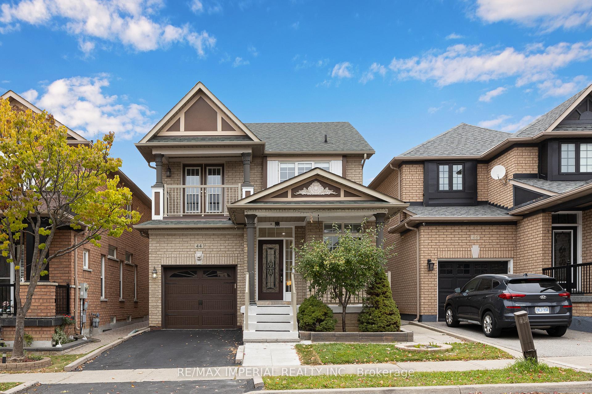 Photo of 44 Hawkview Boulevard