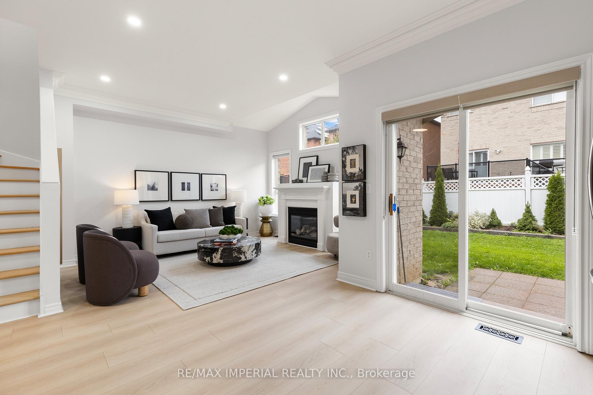 Photo 23 of 44 Hawkview Boulevard, Vaughan, Vellore Village — HOMEH