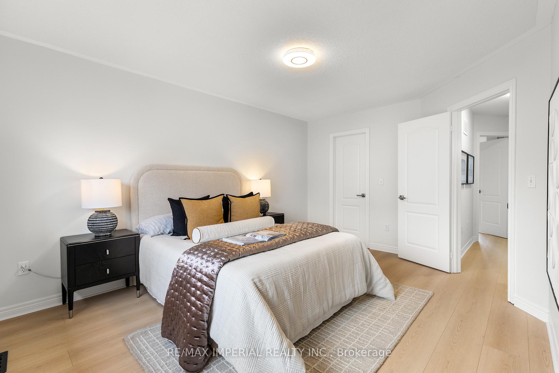 Photo 26 of 44 Hawkview Boulevard, Vaughan, Vellore Village — HOMEH