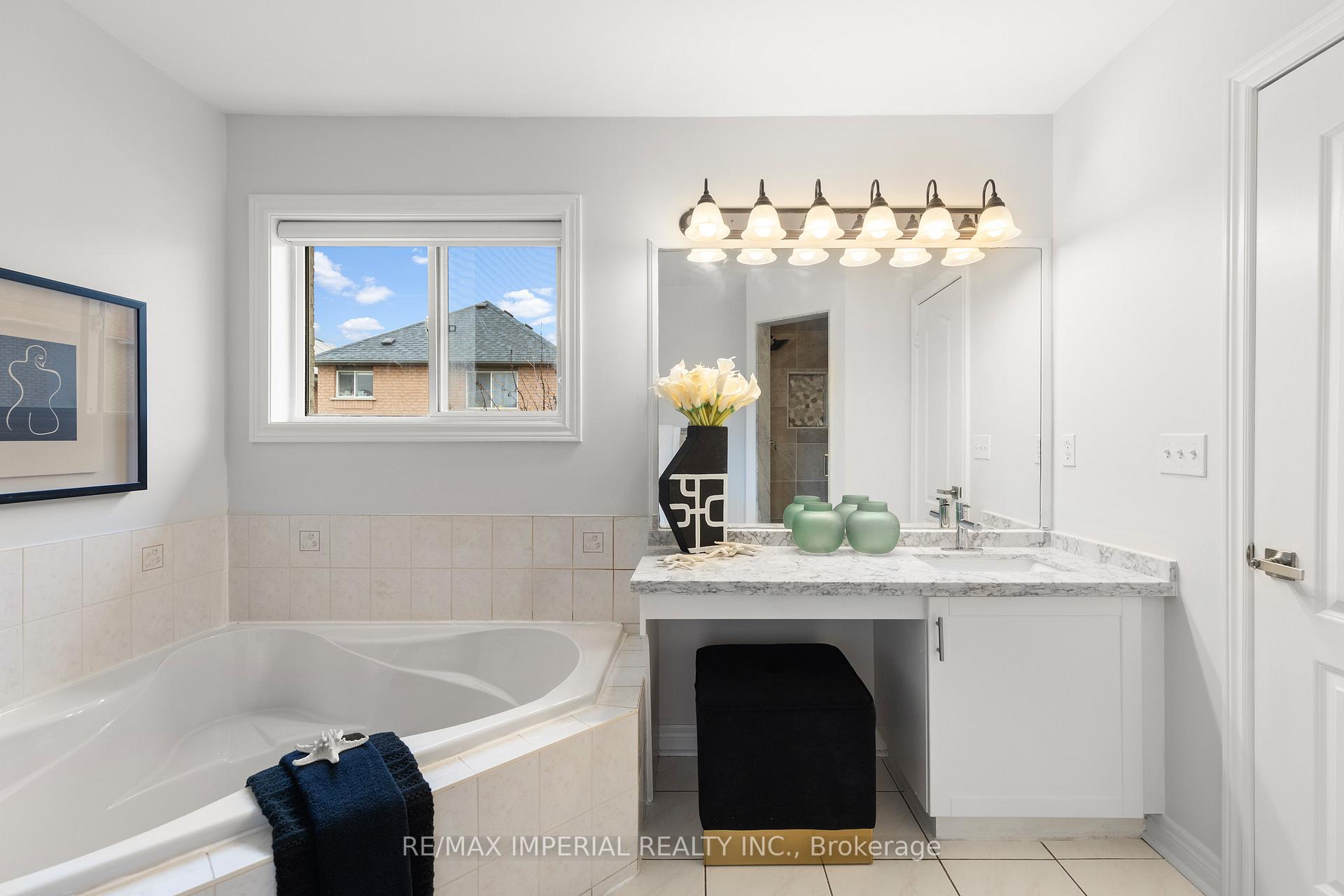 Photo 30 of 44 Hawkview Boulevard, Vaughan, Vellore Village — HOMEH