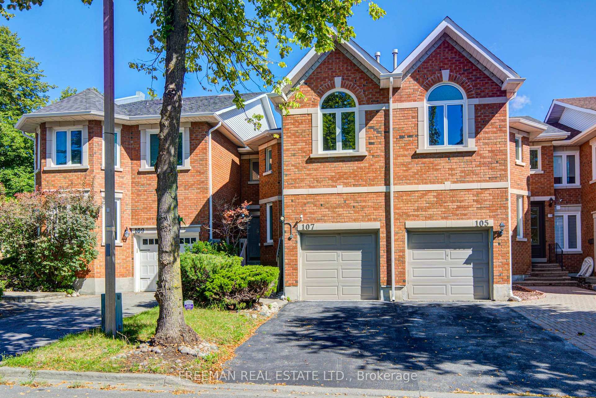 Photo 2 of 107 Brownstone Circle, Vaughan, Crestwood-Springfarm-Yorkhill — HOMEH