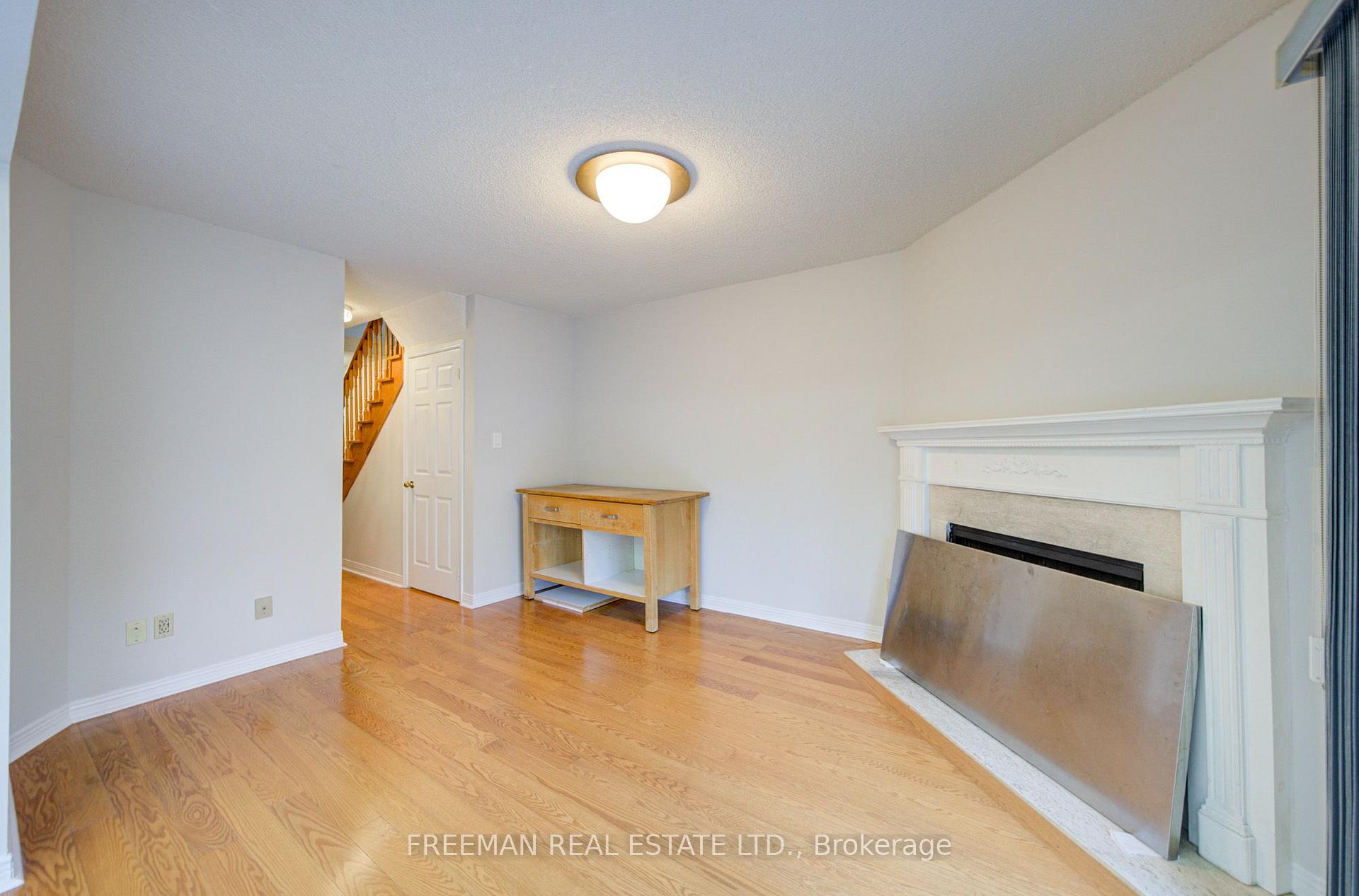 Photo 11 of 107 Brownstone Circle, Vaughan, Crestwood-Springfarm-Yorkhill — HOMEH