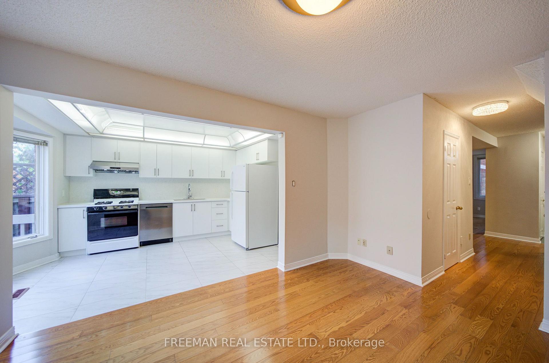 Photo 12 of 107 Brownstone Circle, Vaughan, Crestwood-Springfarm-Yorkhill — HOMEH