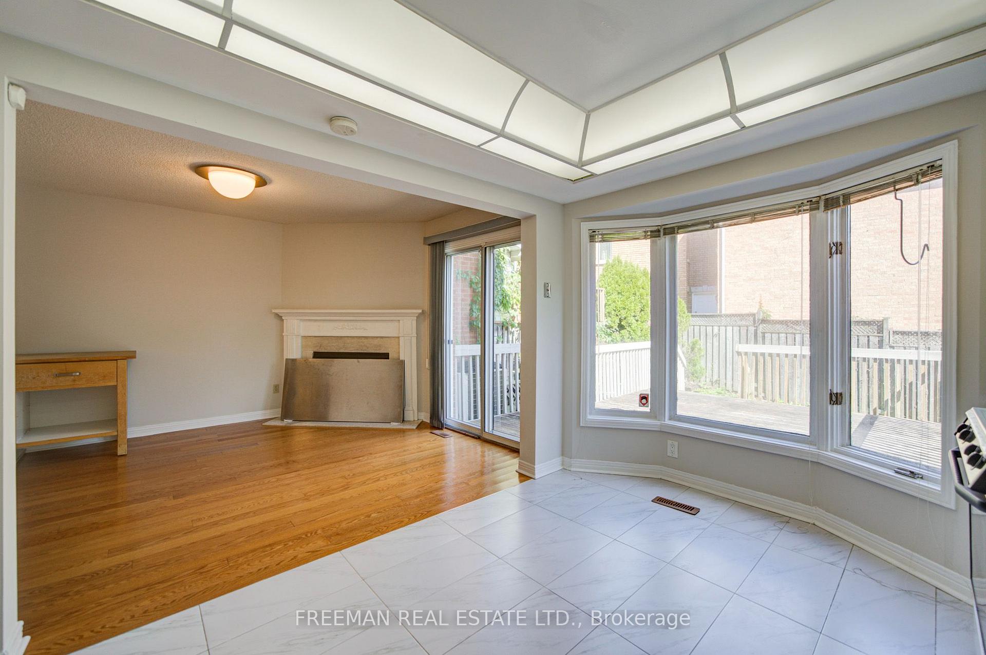 Photo 15 of 107 Brownstone Circle, Vaughan, Crestwood-Springfarm-Yorkhill — HOMEH