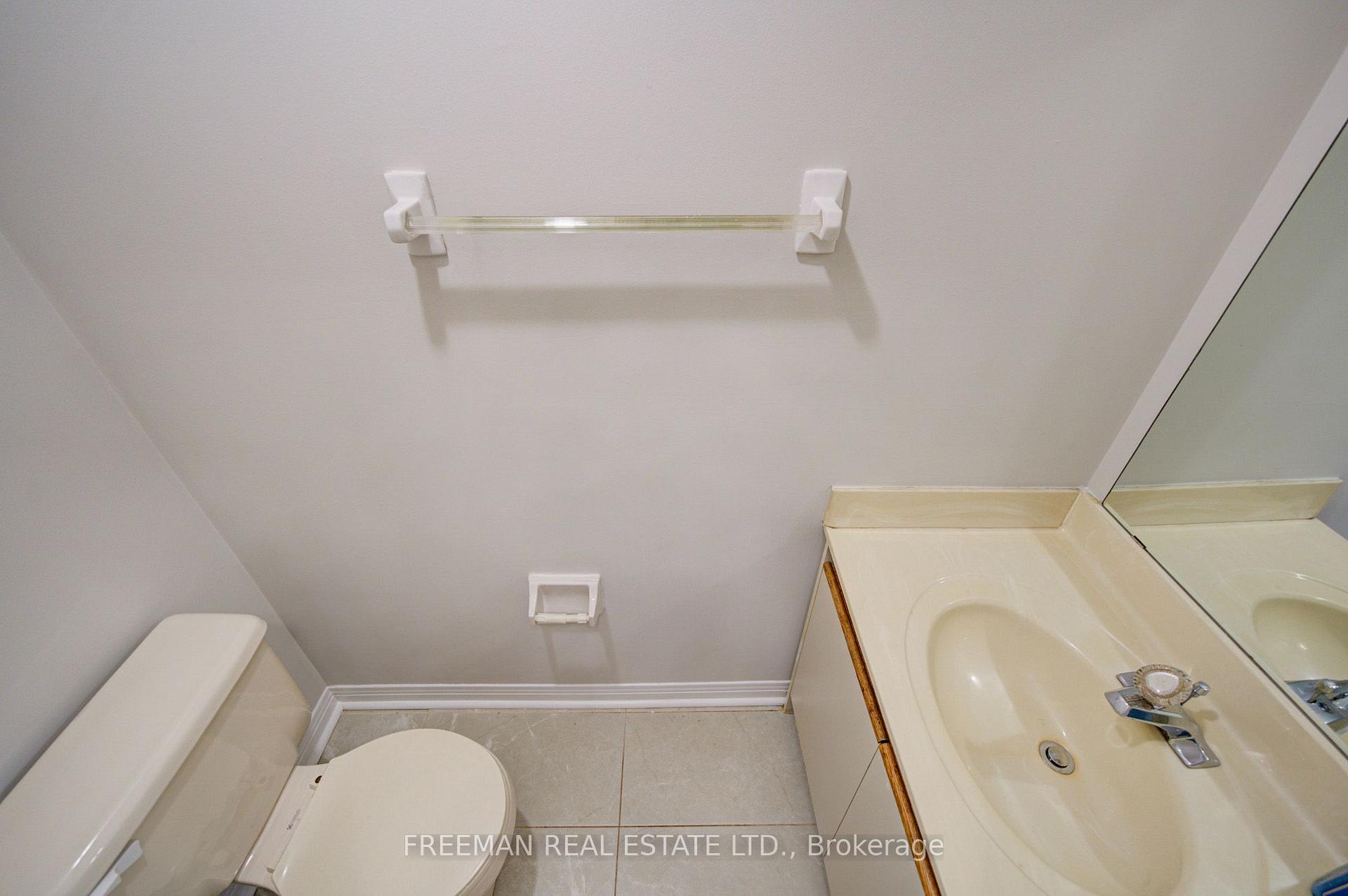 Photo 17 of 107 Brownstone Circle, Vaughan, Crestwood-Springfarm-Yorkhill — HOMEH