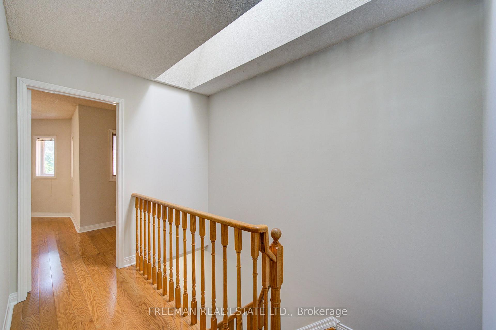 Photo 18 of 107 Brownstone Circle, Vaughan, Crestwood-Springfarm-Yorkhill — HOMEH