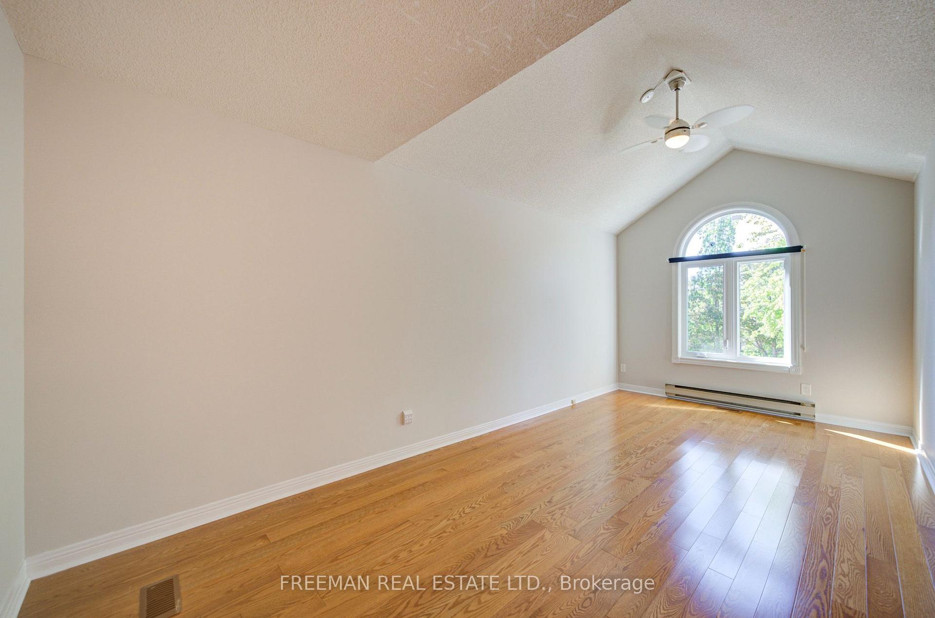 Photo 19 of 107 Brownstone Circle, Vaughan, Crestwood-Springfarm-Yorkhill — HOMEH