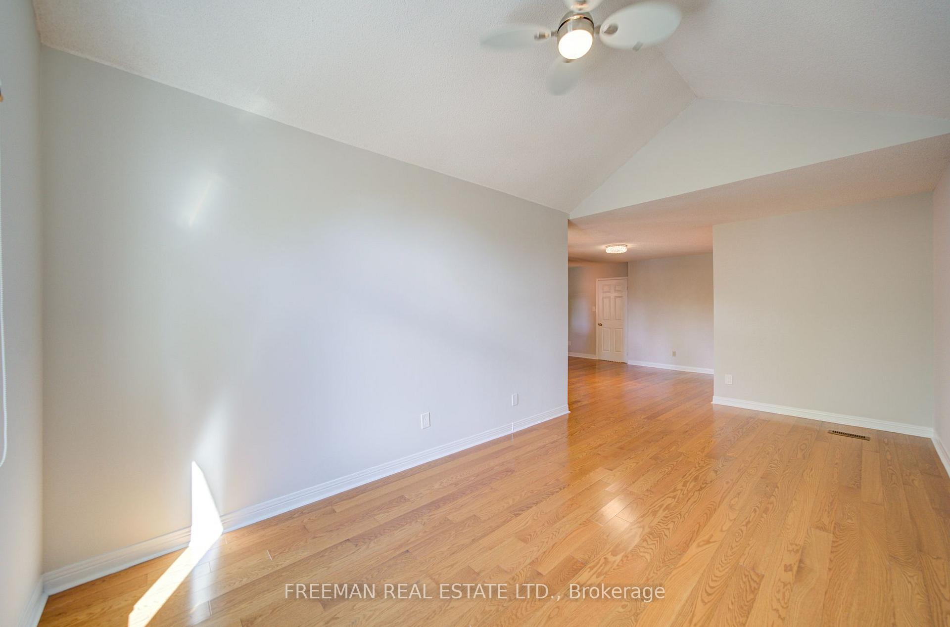 Photo 21 of 107 Brownstone Circle, Vaughan, Crestwood-Springfarm-Yorkhill — HOMEH