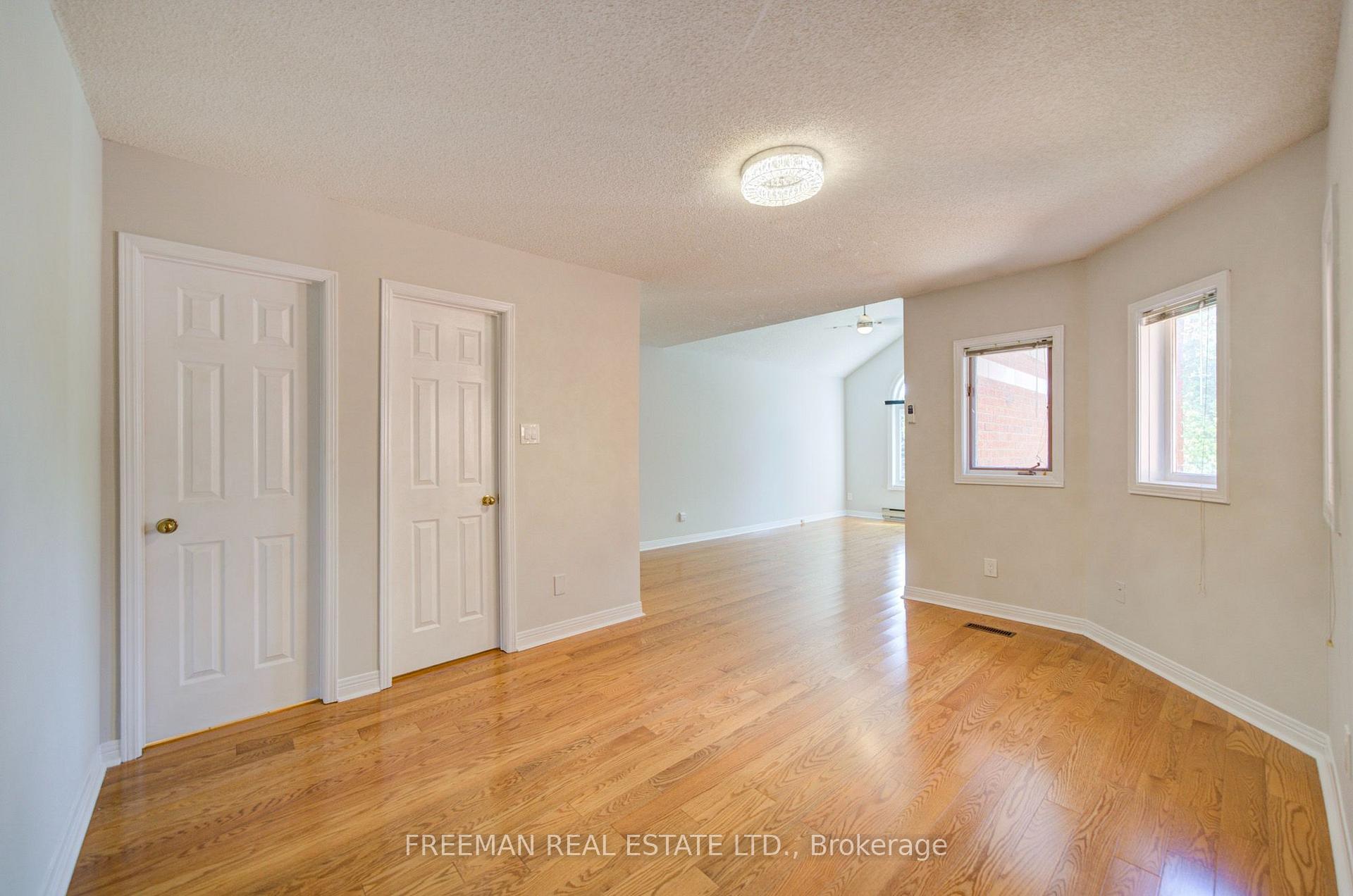 Photo 22 of 107 Brownstone Circle, Vaughan, Crestwood-Springfarm-Yorkhill — HOMEH