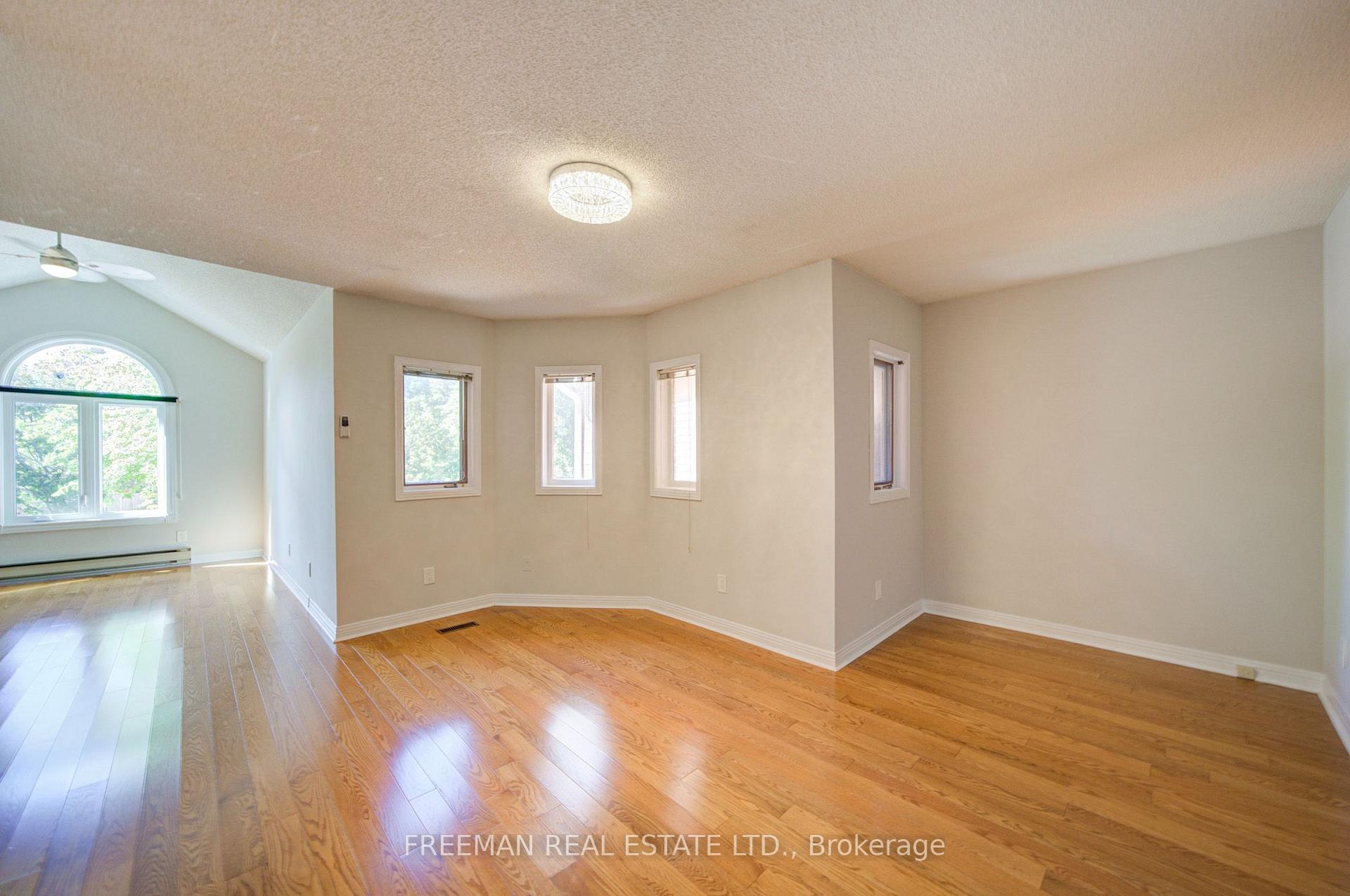 Photo 23 of 107 Brownstone Circle, Vaughan, Crestwood-Springfarm-Yorkhill — HOMEH