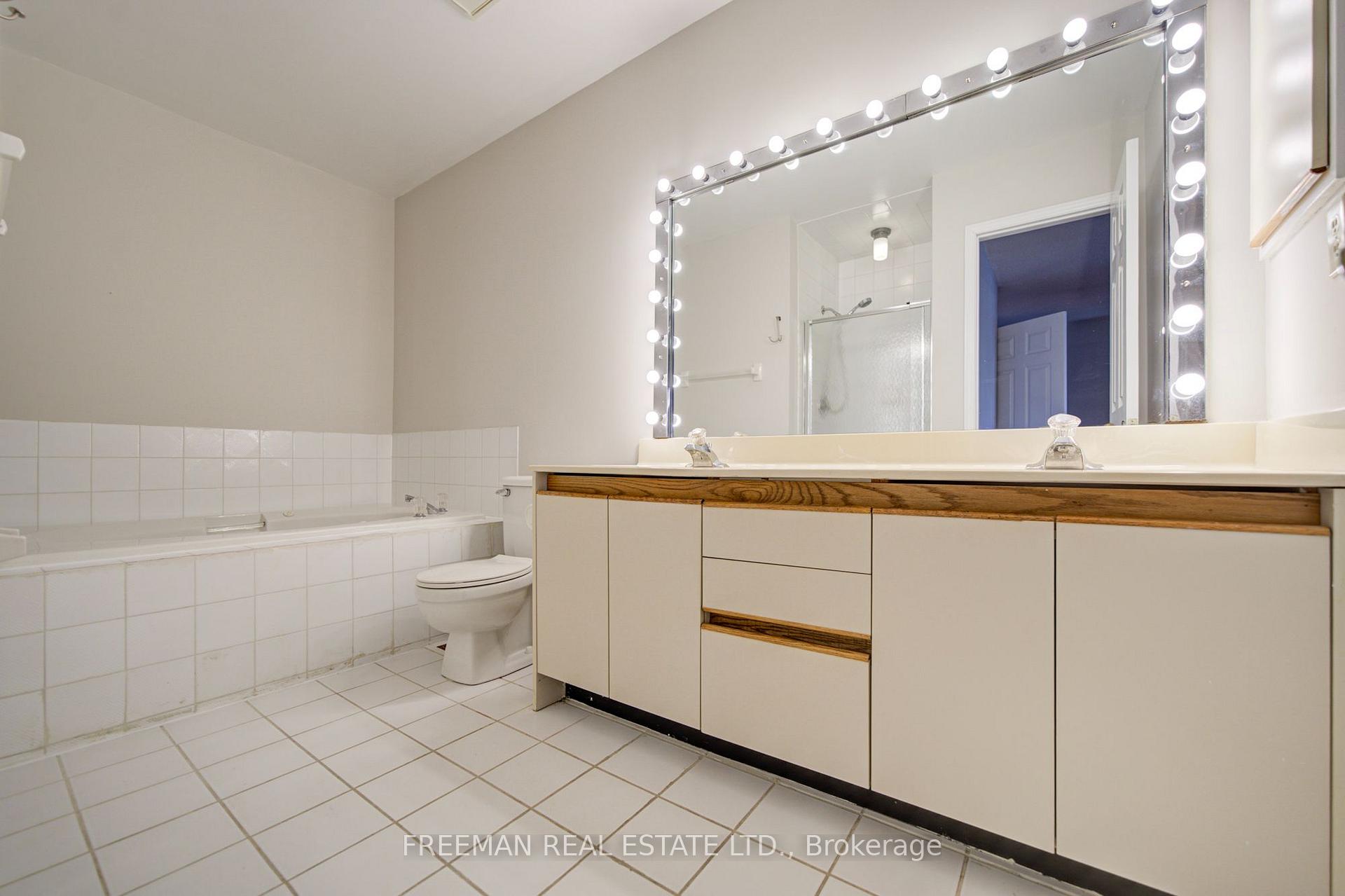 Photo 25 of 107 Brownstone Circle, Vaughan, Crestwood-Springfarm-Yorkhill — HOMEH