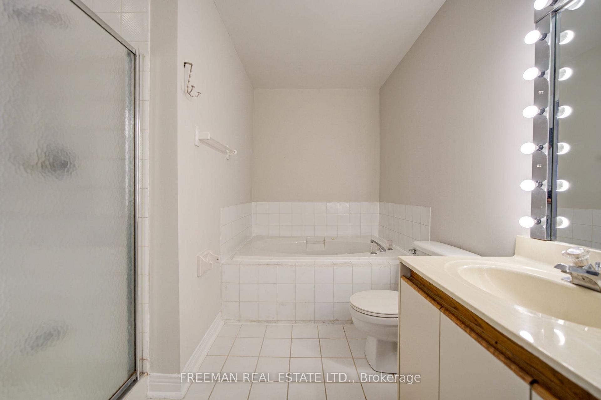 Photo 26 of 107 Brownstone Circle, Vaughan, Crestwood-Springfarm-Yorkhill — HOMEH