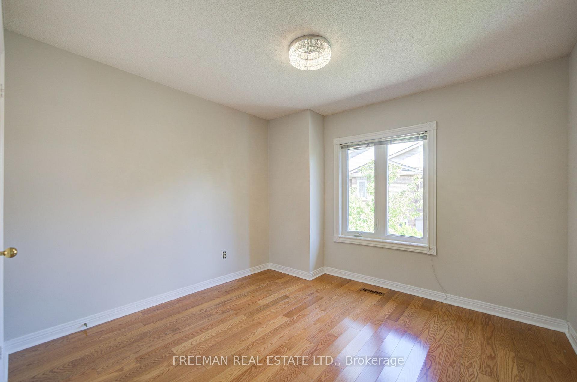Photo 27 of 107 Brownstone Circle, Vaughan, Crestwood-Springfarm-Yorkhill — HOMEH