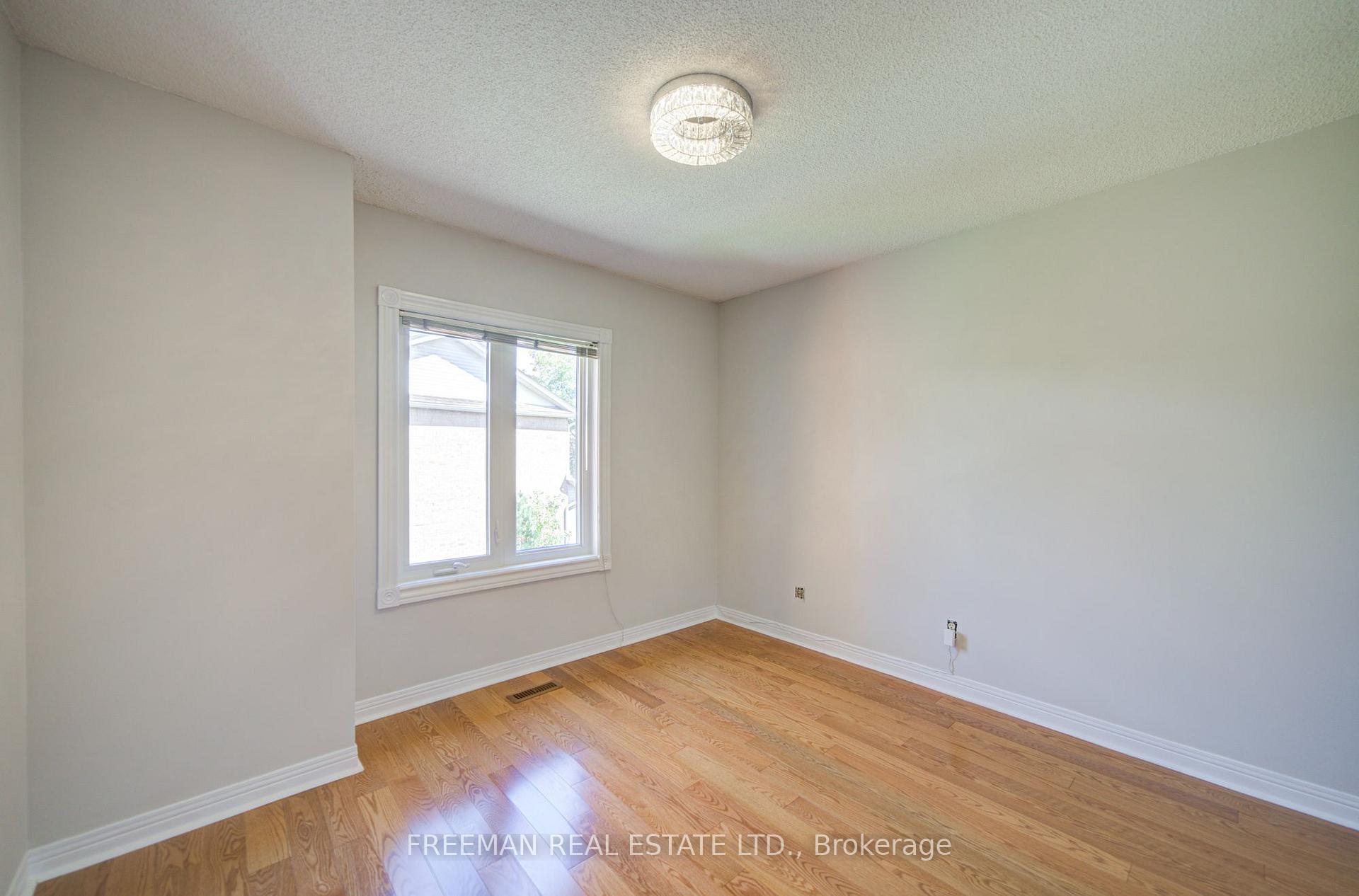 Photo 28 of 107 Brownstone Circle, Vaughan, Crestwood-Springfarm-Yorkhill — HOMEH