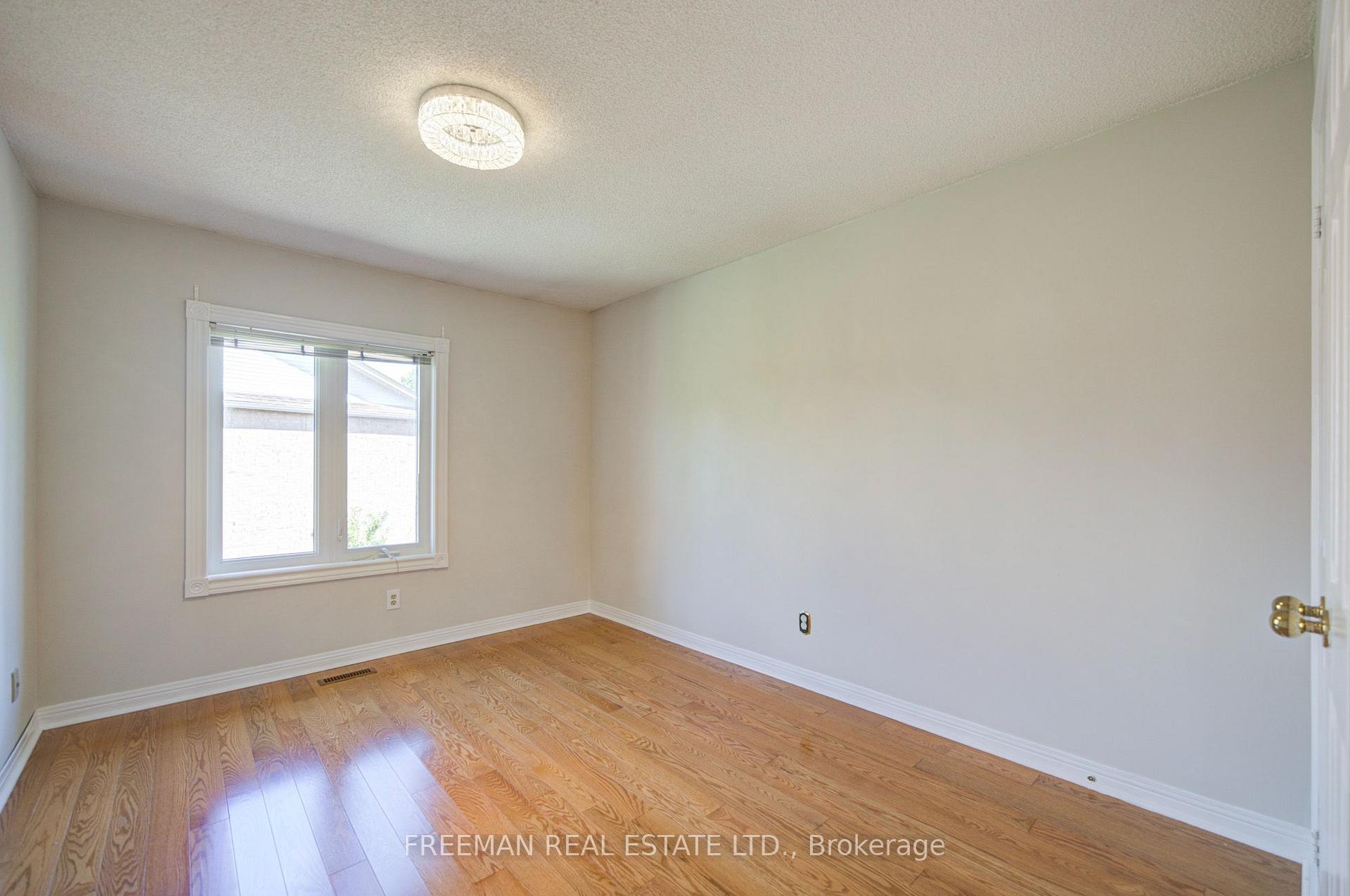 Photo 30 of 107 Brownstone Circle, Vaughan, Crestwood-Springfarm-Yorkhill — HOMEH