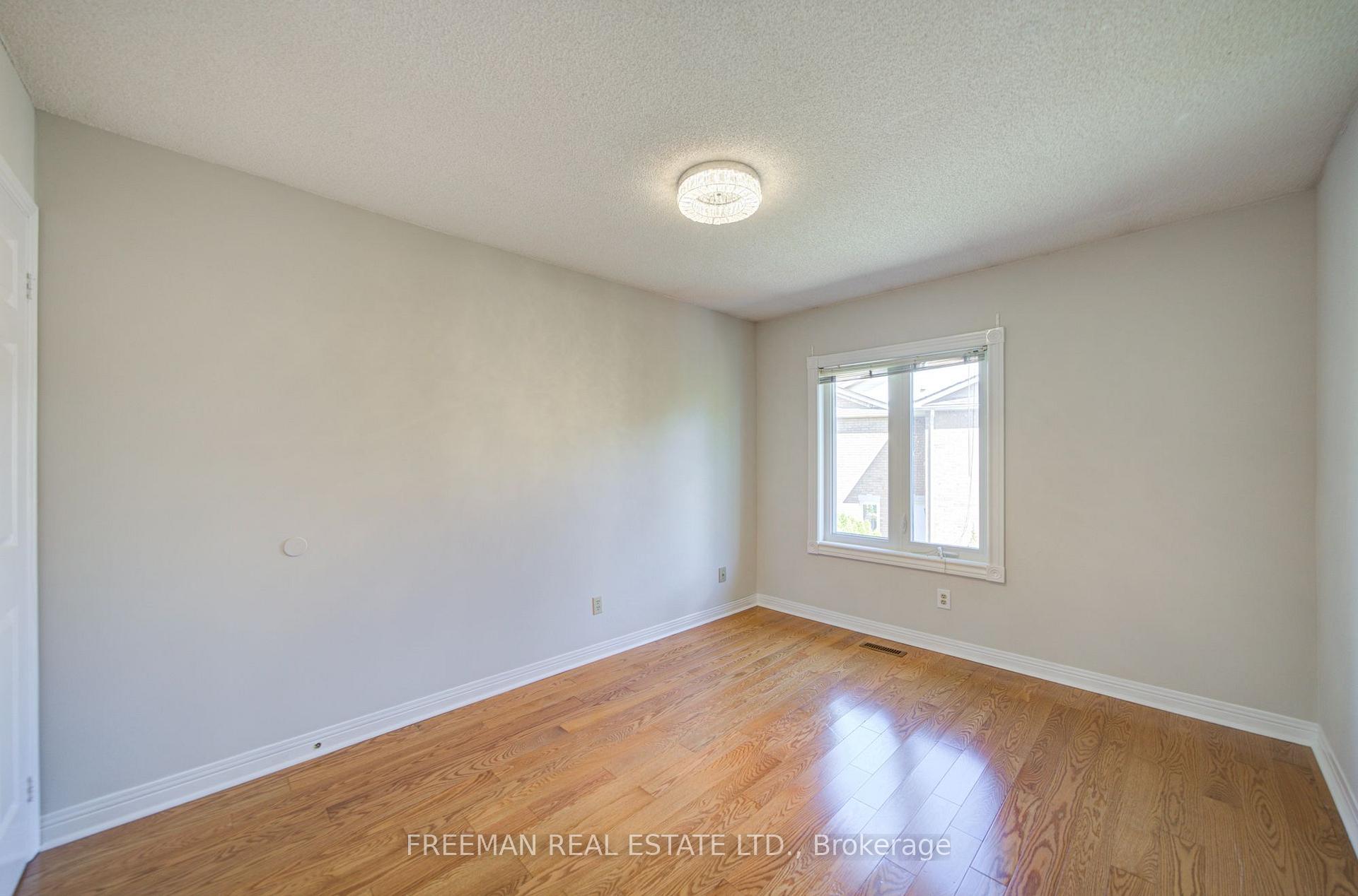 Photo 31 of 107 Brownstone Circle, Vaughan, Crestwood-Springfarm-Yorkhill — HOMEH