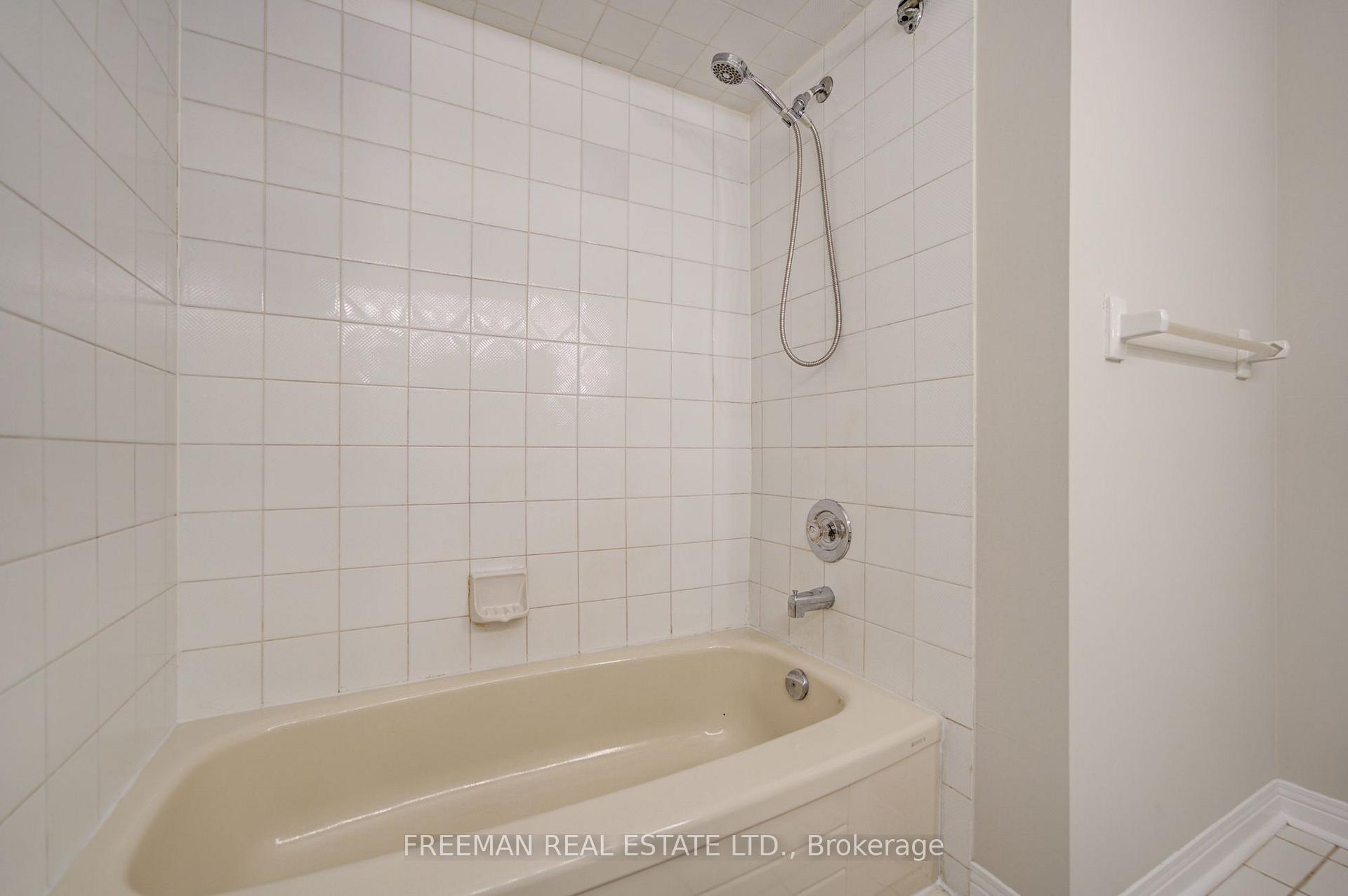 Photo 33 of 107 Brownstone Circle, Vaughan, Crestwood-Springfarm-Yorkhill — HOMEH