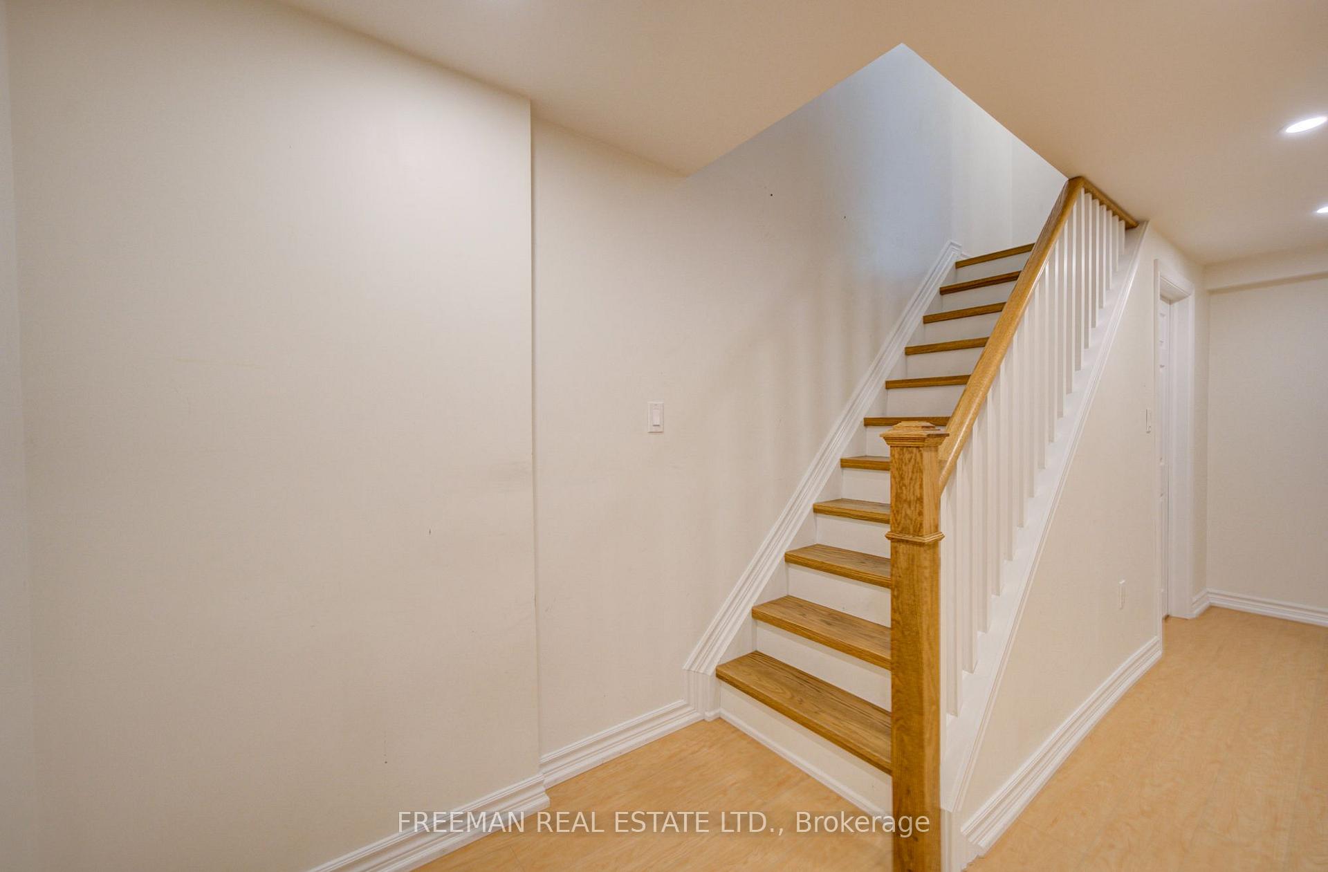 Photo 34 of 107 Brownstone Circle, Vaughan, Crestwood-Springfarm-Yorkhill — HOMEH