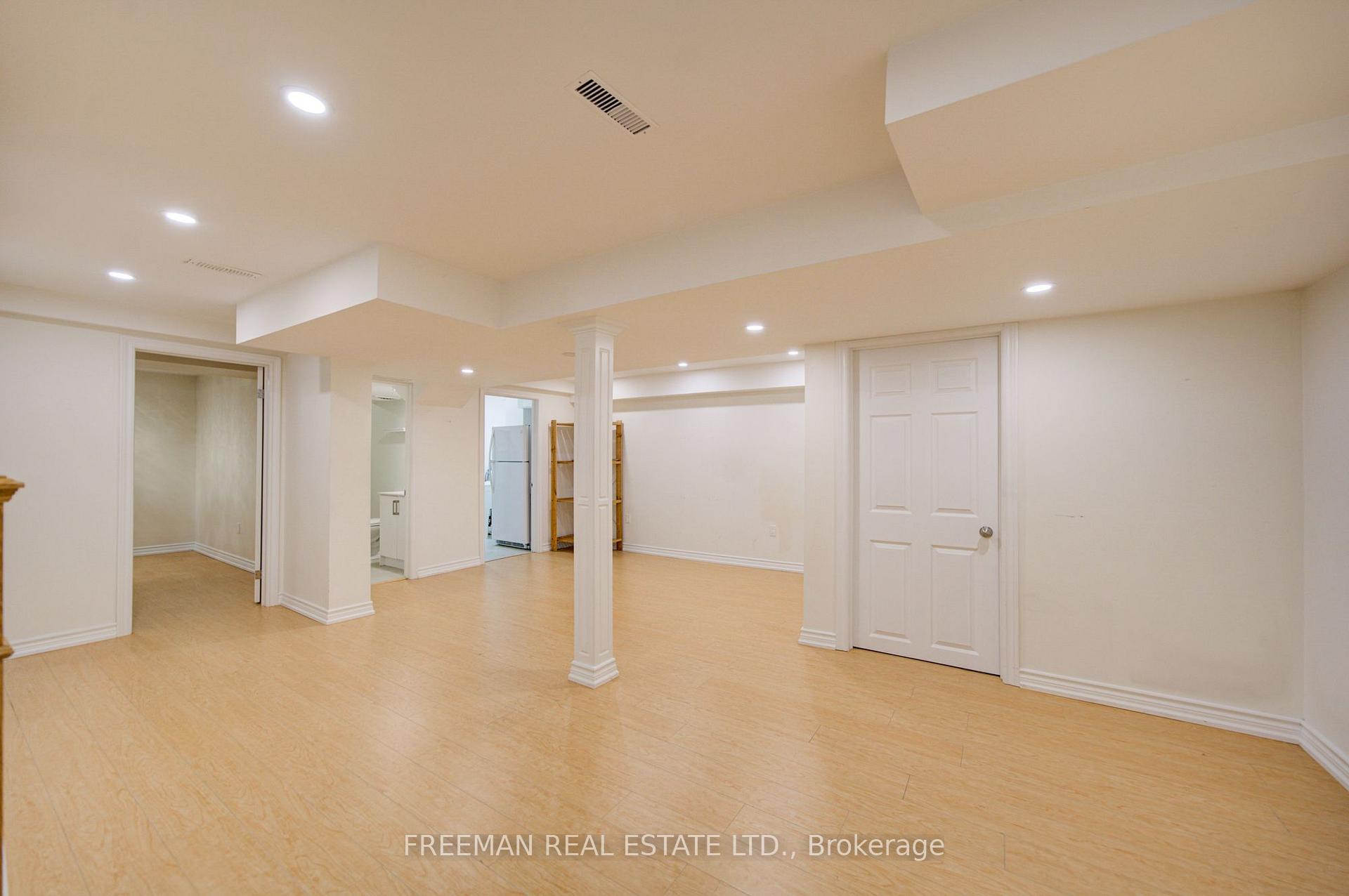Photo 35 of 107 Brownstone Circle, Vaughan, Crestwood-Springfarm-Yorkhill — HOMEH