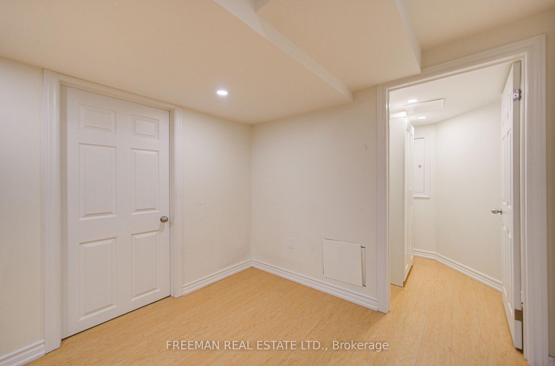 Photo 36 of 107 Brownstone Circle, Vaughan, Crestwood-Springfarm-Yorkhill — HOMEH