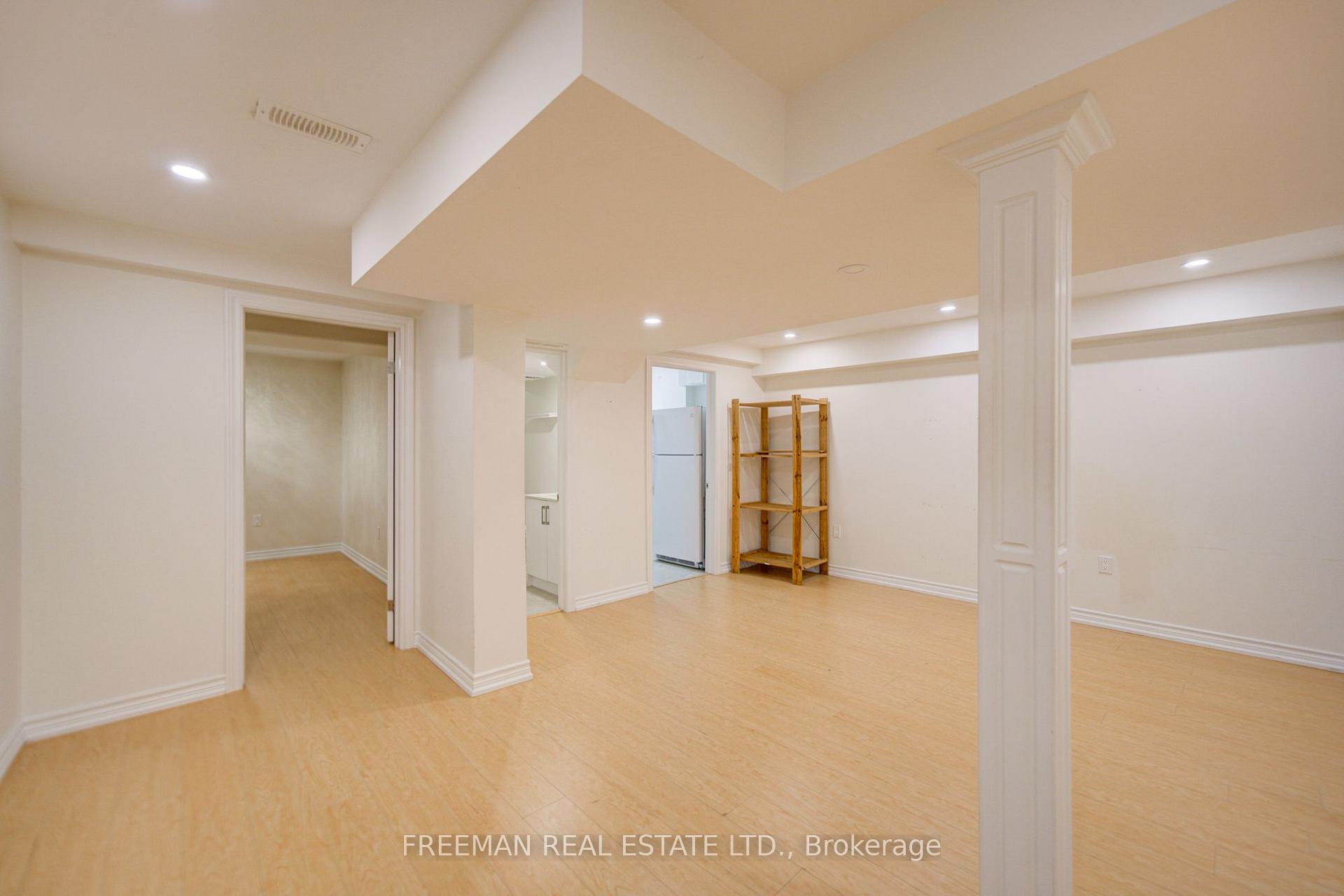 Photo 37 of 107 Brownstone Circle, Vaughan, Crestwood-Springfarm-Yorkhill — HOMEH
