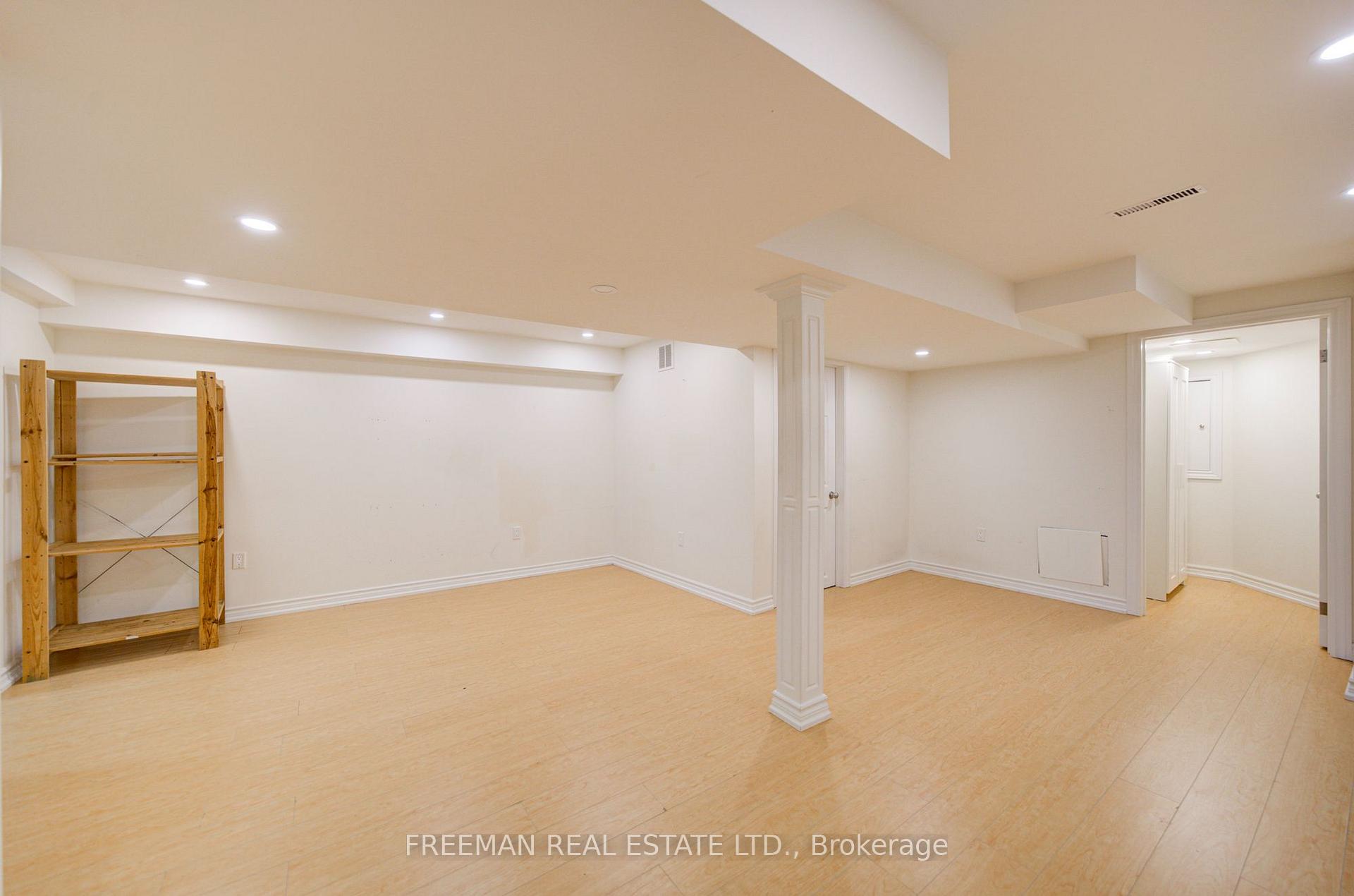 Photo 38 of 107 Brownstone Circle, Vaughan, Crestwood-Springfarm-Yorkhill — HOMEH