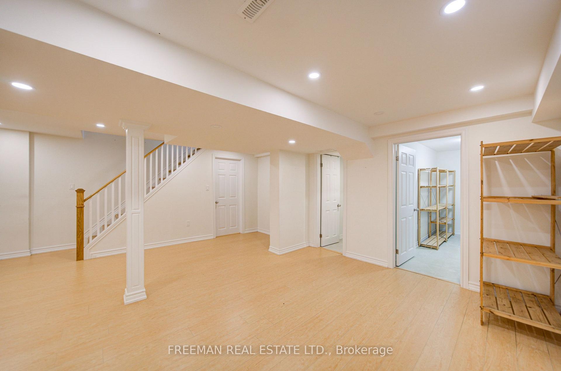Photo 39 of 107 Brownstone Circle, Vaughan, Crestwood-Springfarm-Yorkhill — HOMEH