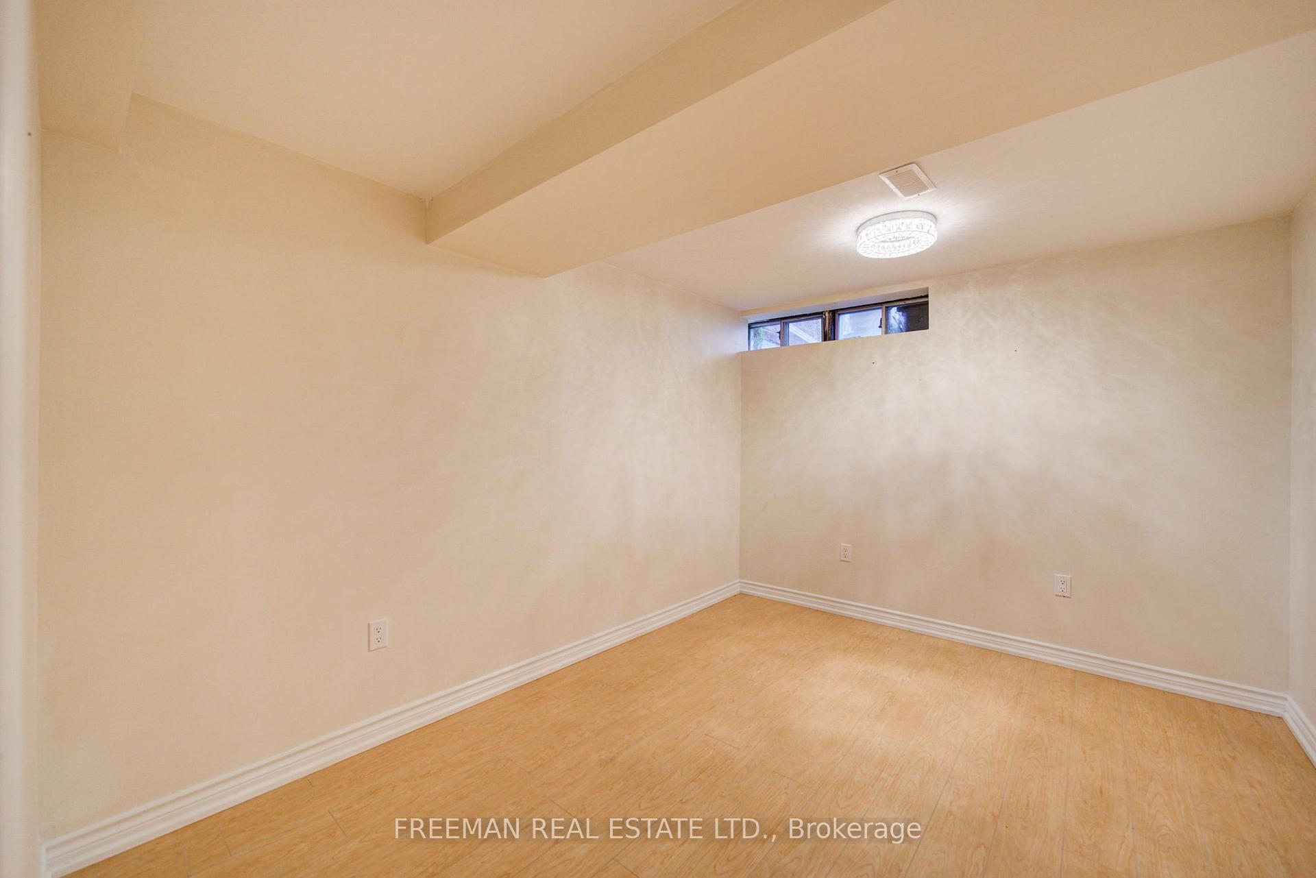 Photo 40 of 107 Brownstone Circle, Vaughan, Crestwood-Springfarm-Yorkhill — HOMEH