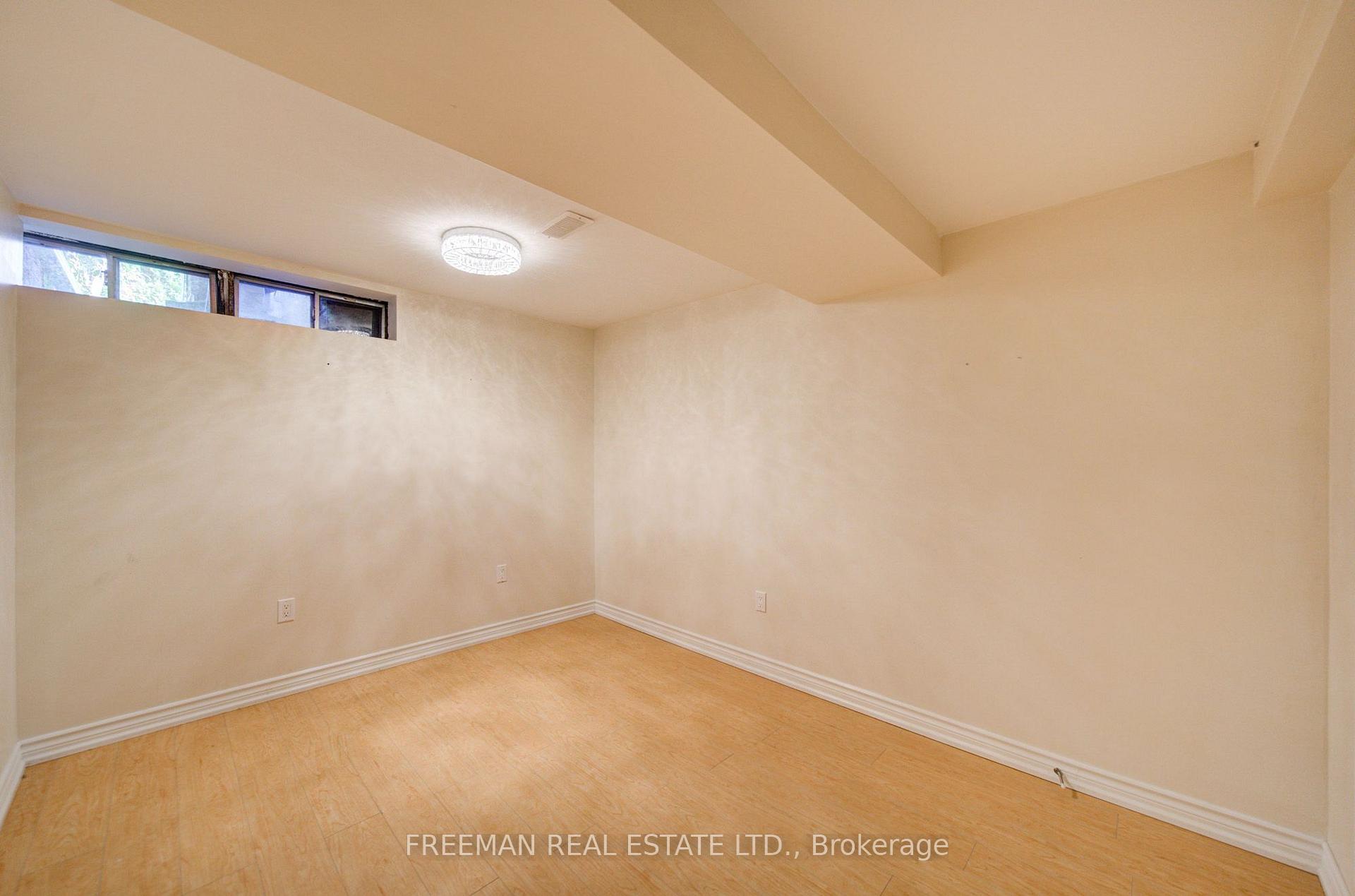 Photo 41 of 107 Brownstone Circle, Vaughan, Crestwood-Springfarm-Yorkhill — HOMEH