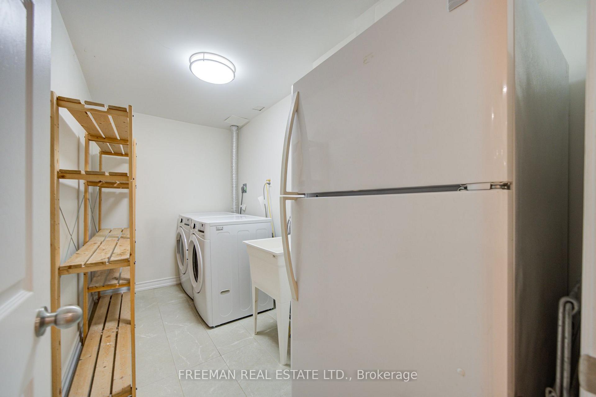 Photo 43 of 107 Brownstone Circle, Vaughan, Crestwood-Springfarm-Yorkhill — HOMEH
