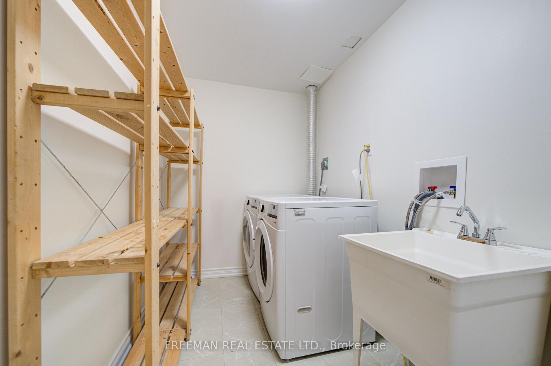 Photo 44 of 107 Brownstone Circle, Vaughan, Crestwood-Springfarm-Yorkhill — HOMEH