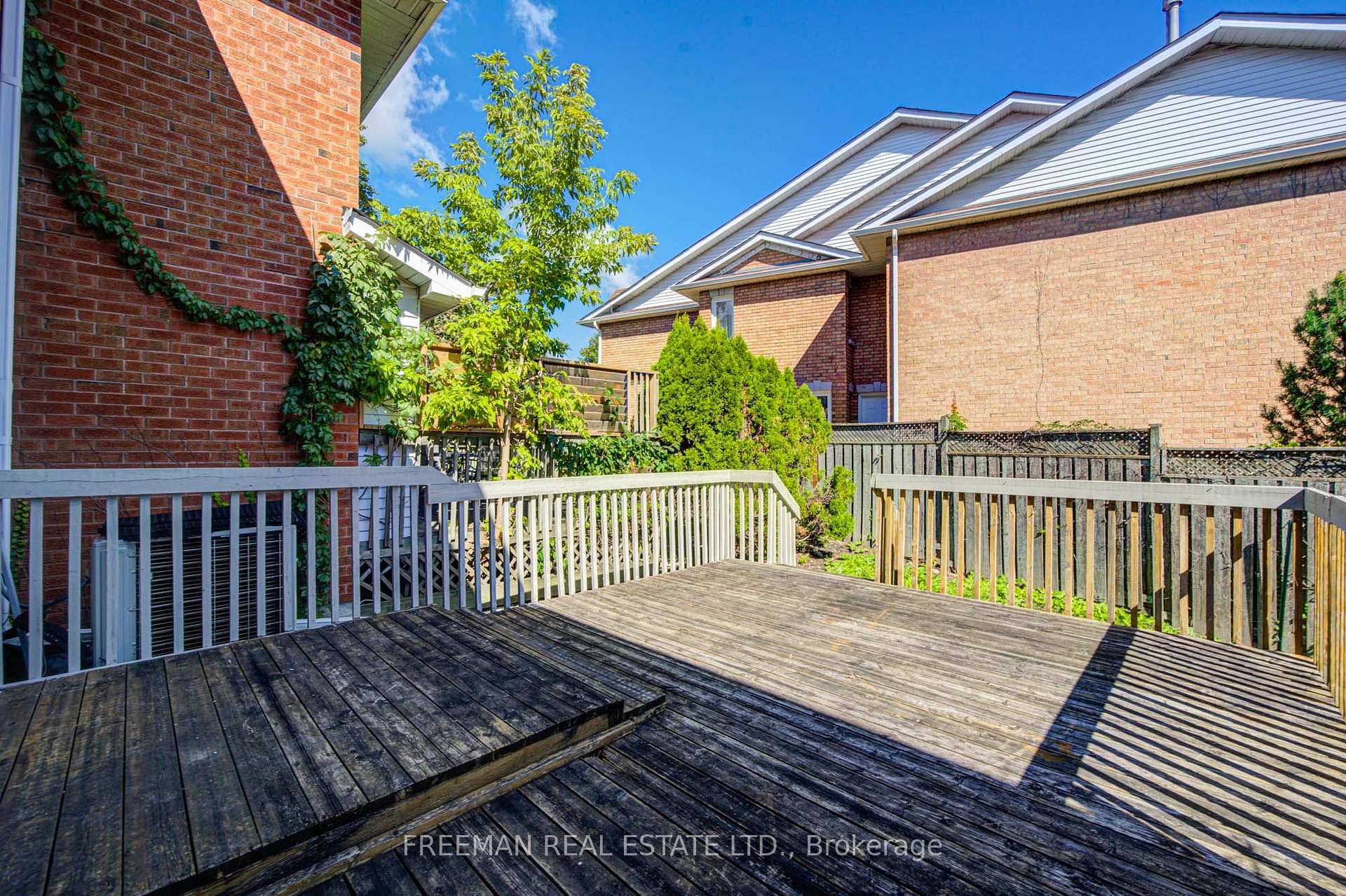 Photo 46 of 107 Brownstone Circle, Vaughan, Crestwood-Springfarm-Yorkhill — HOMEH