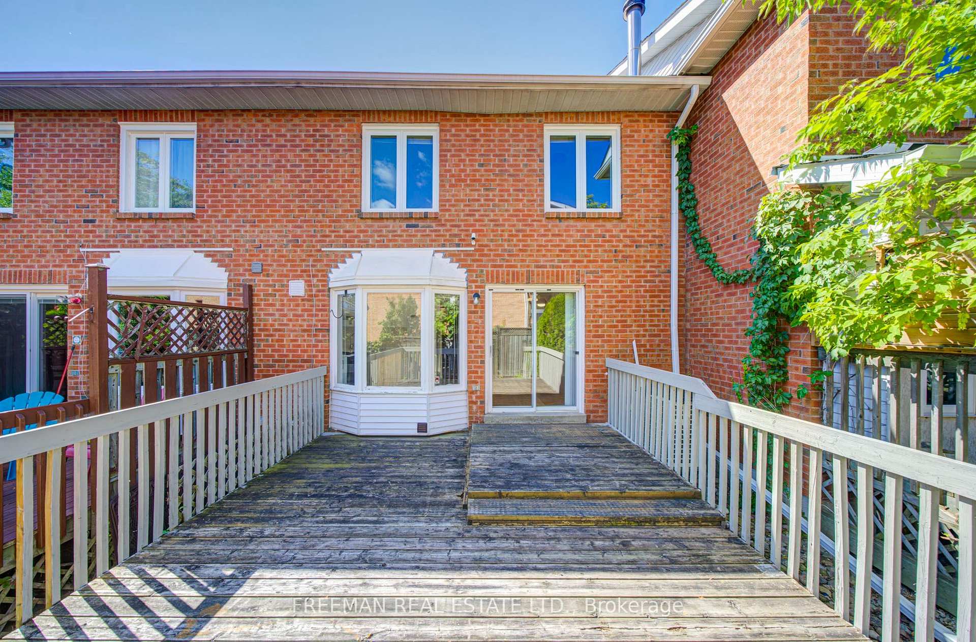 Photo 48 of 107 Brownstone Circle, Vaughan, Crestwood-Springfarm-Yorkhill — HOMEH