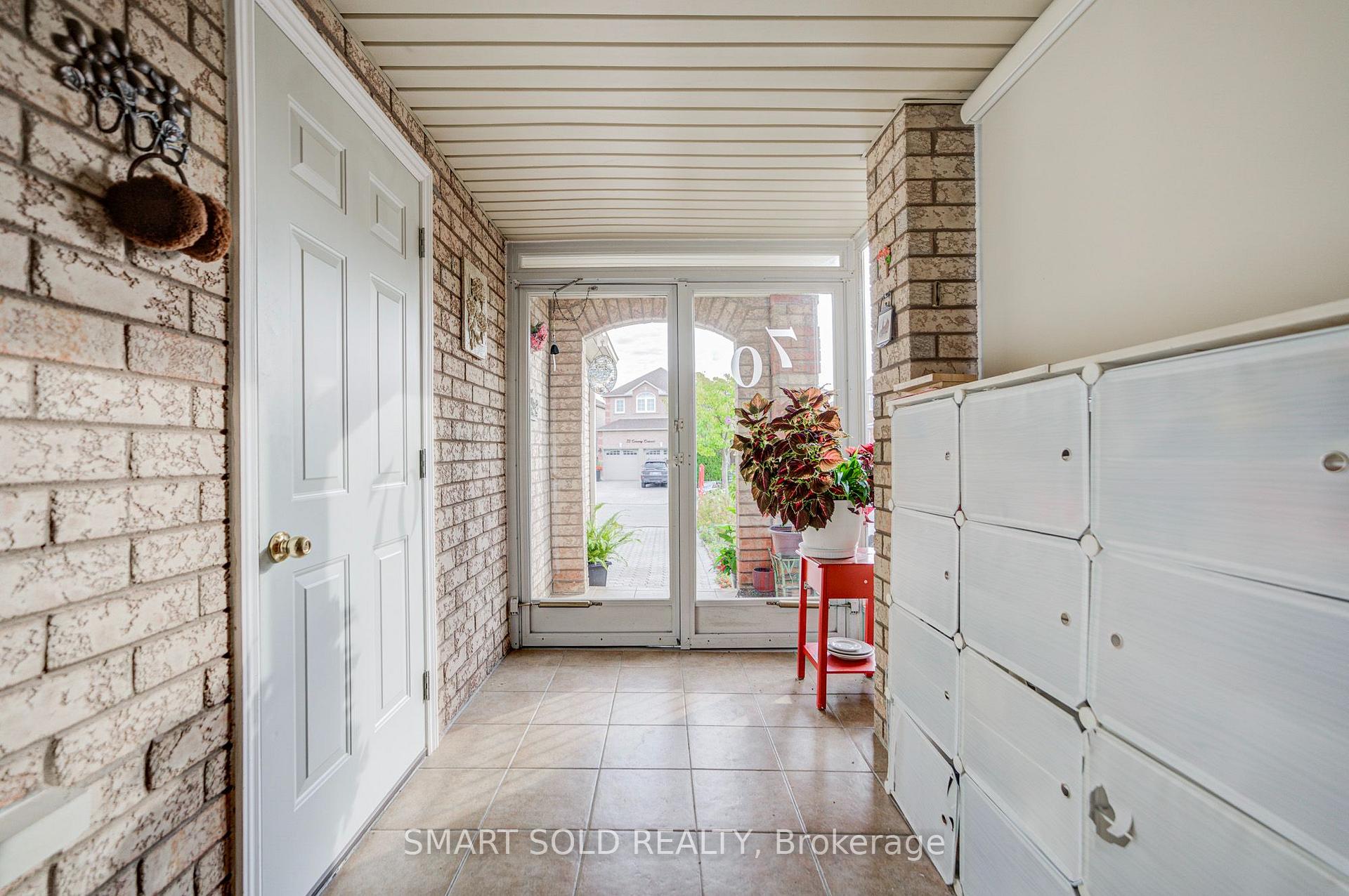 Photo 2 of 70 Connery Crescent, Markham, Middlefield — HOMEH