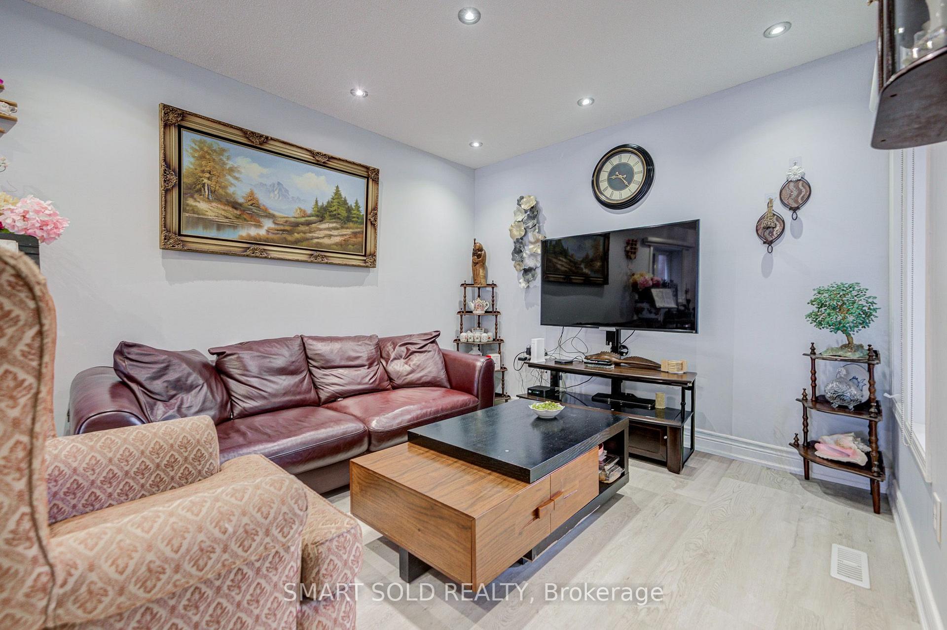 Photo 4 of 70 Connery Crescent, Markham, Middlefield — HOMEH