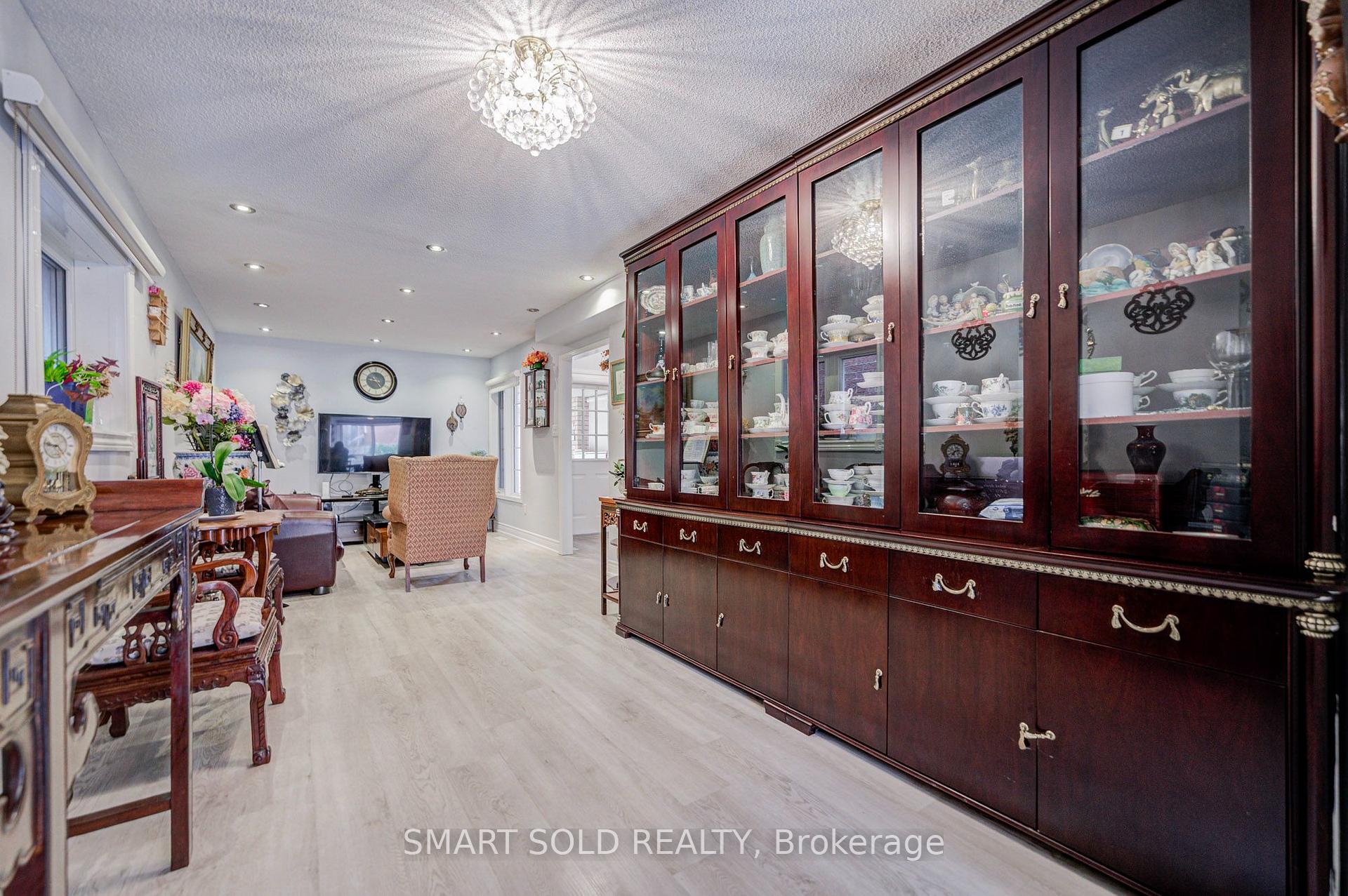 Photo 10 of 70 Connery Crescent, Markham, Middlefield — HOMEH