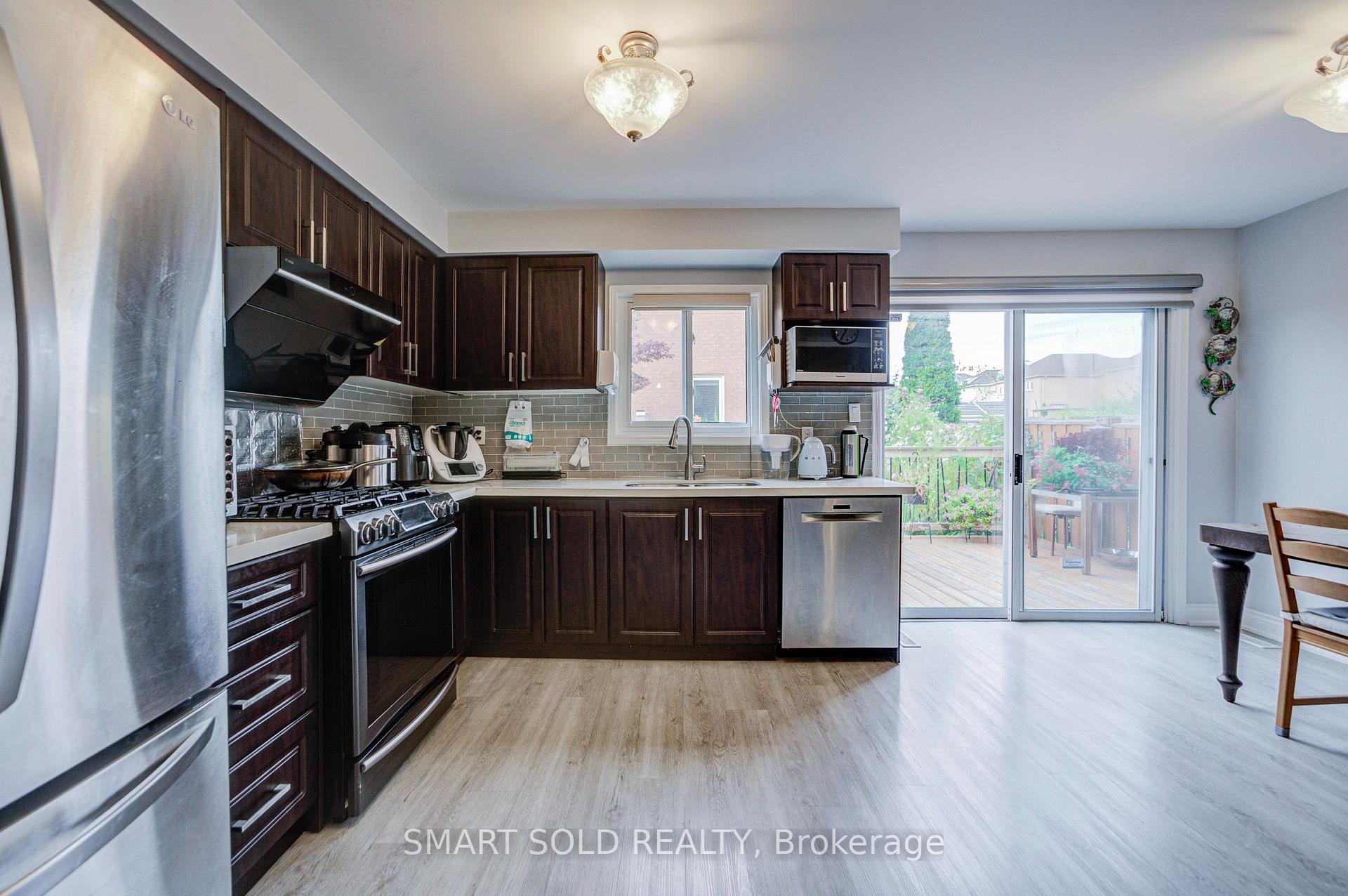 Photo 12 of 70 Connery Crescent, Markham, Middlefield — HOMEH