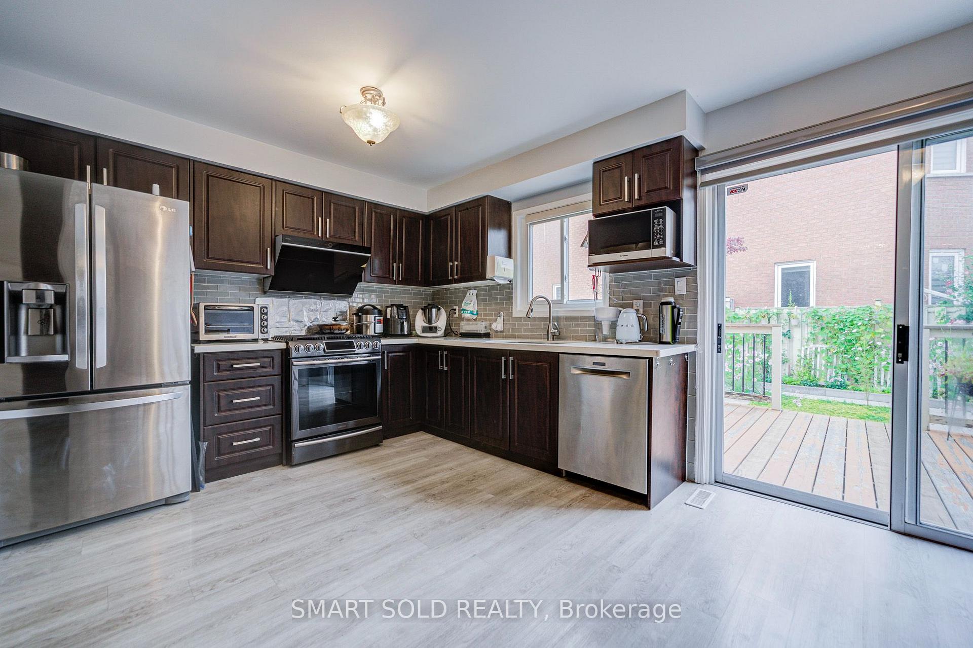 Photo 13 of 70 Connery Crescent, Markham, Middlefield — HOMEH