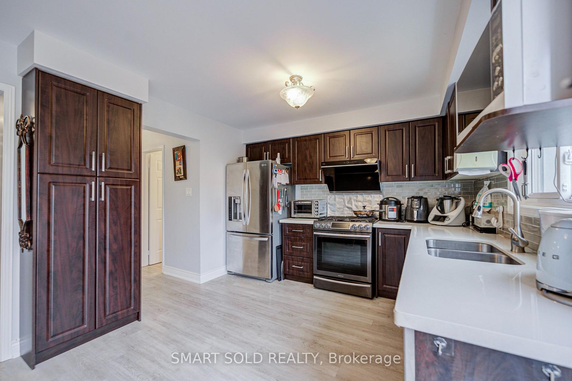 Photo 15 of 70 Connery Crescent, Markham, Middlefield — HOMEH