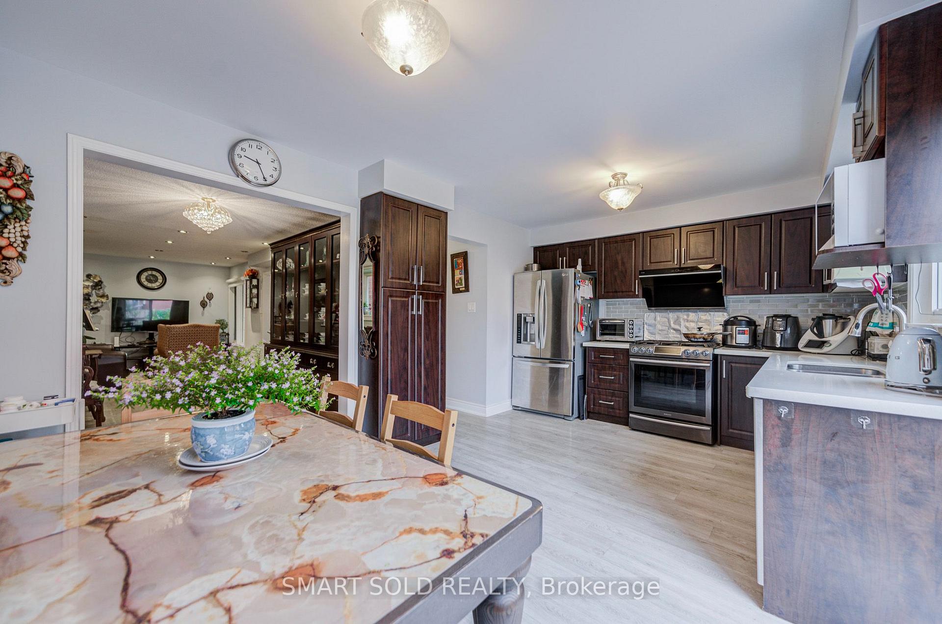 Photo 18 of 70 Connery Crescent, Markham, Middlefield — HOMEH