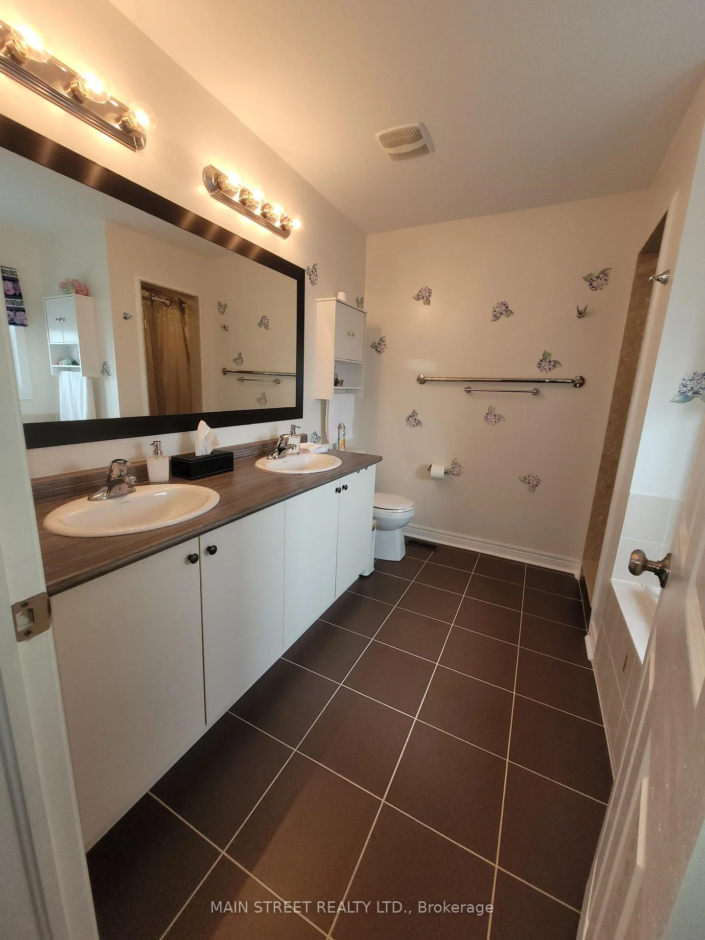 Photo 19 of 21 Prady Lane, New Tecumseth, Tottenham — HOMEH