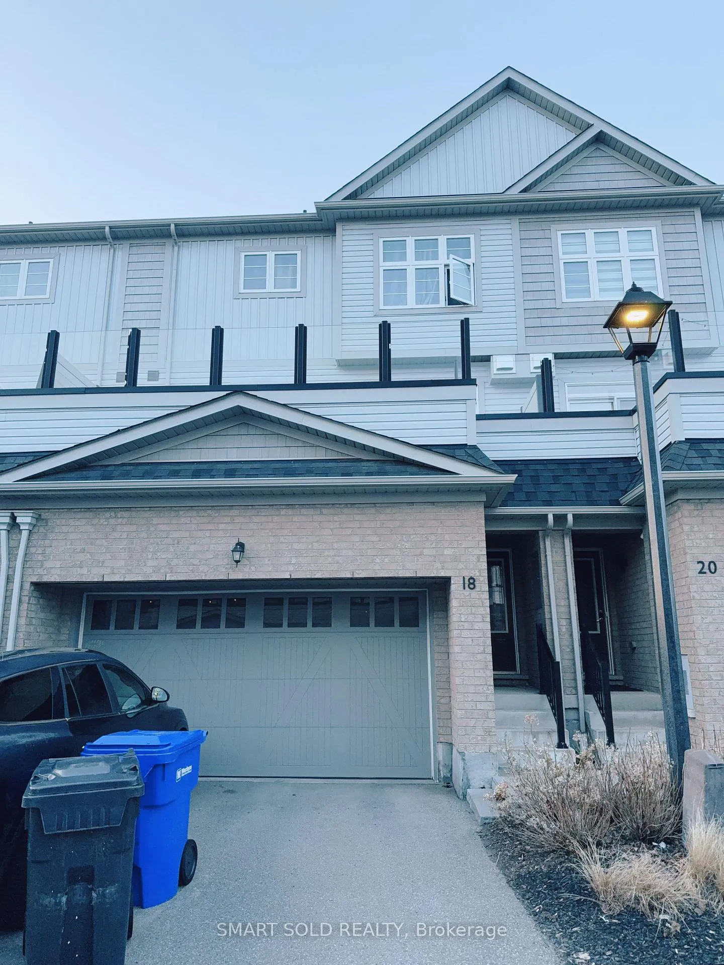 Photo 1 of 18 Cornerside Way, Whitby, Brooklin — HOMEH