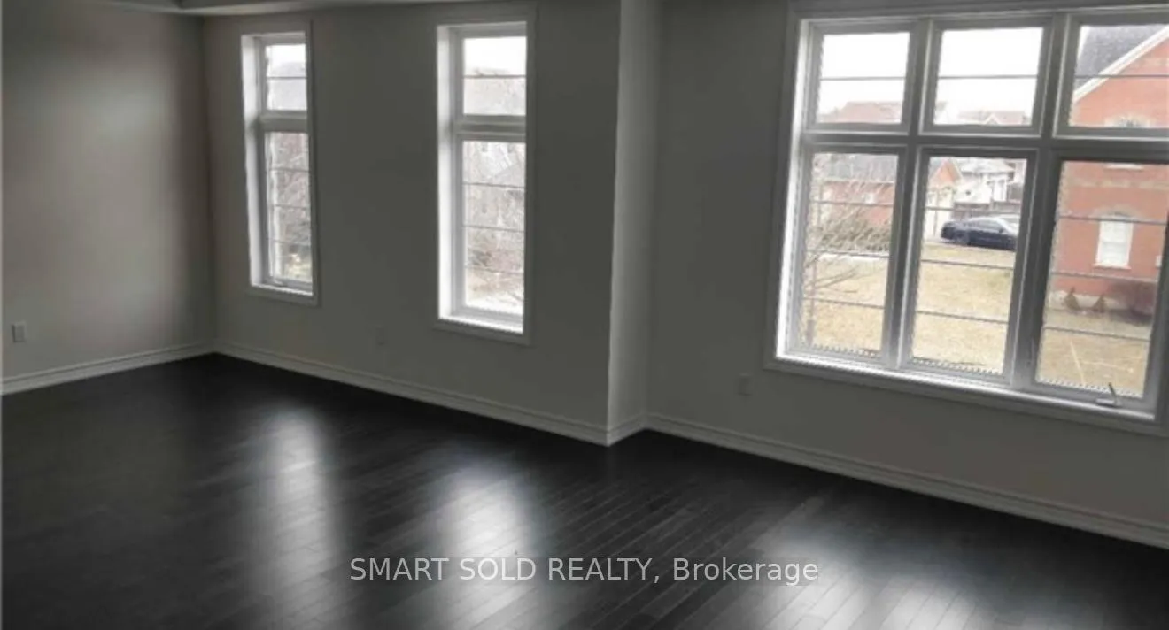 Photo 3 of 18 Cornerside Way, Whitby, Brooklin — HOMEH